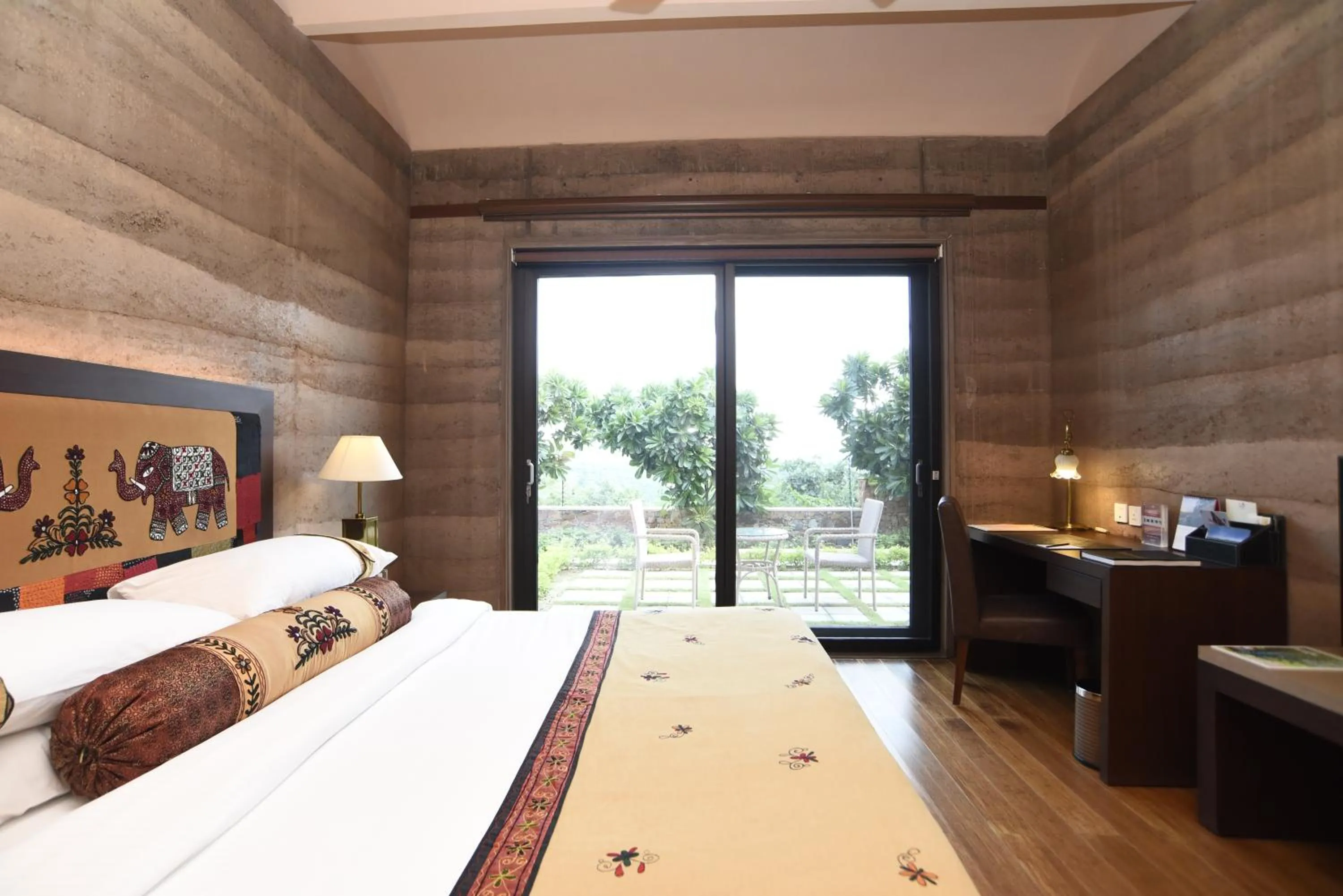 Photo of the whole room, Bed in The Lalit Mangar