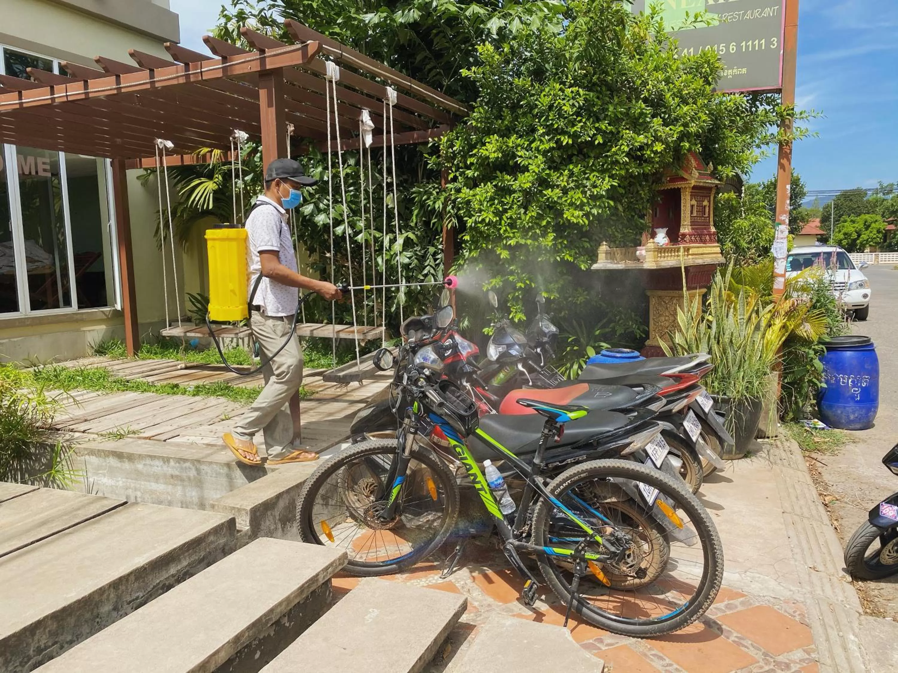 Neakru Guesthouse and Restaurant