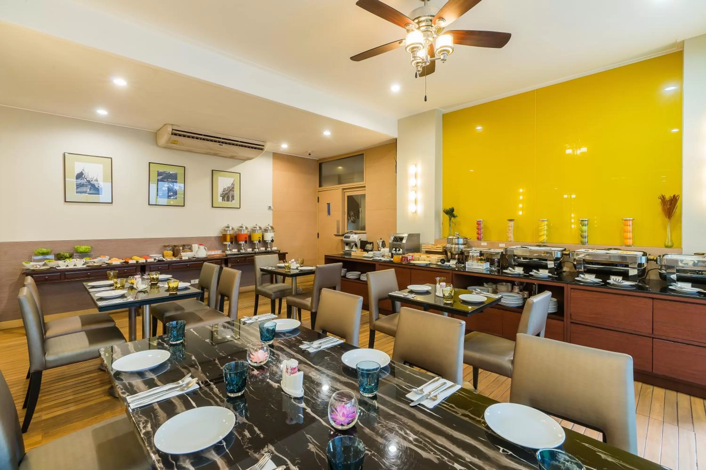 Restaurant/places to eat in Asoke Residence Sukhumvit by UHG