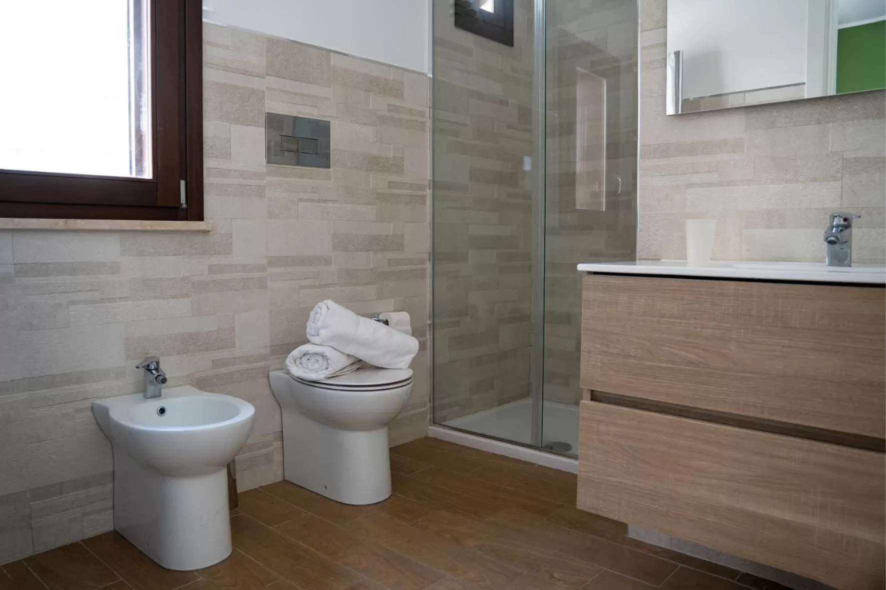 Shower, Bathroom in Verdirooms158