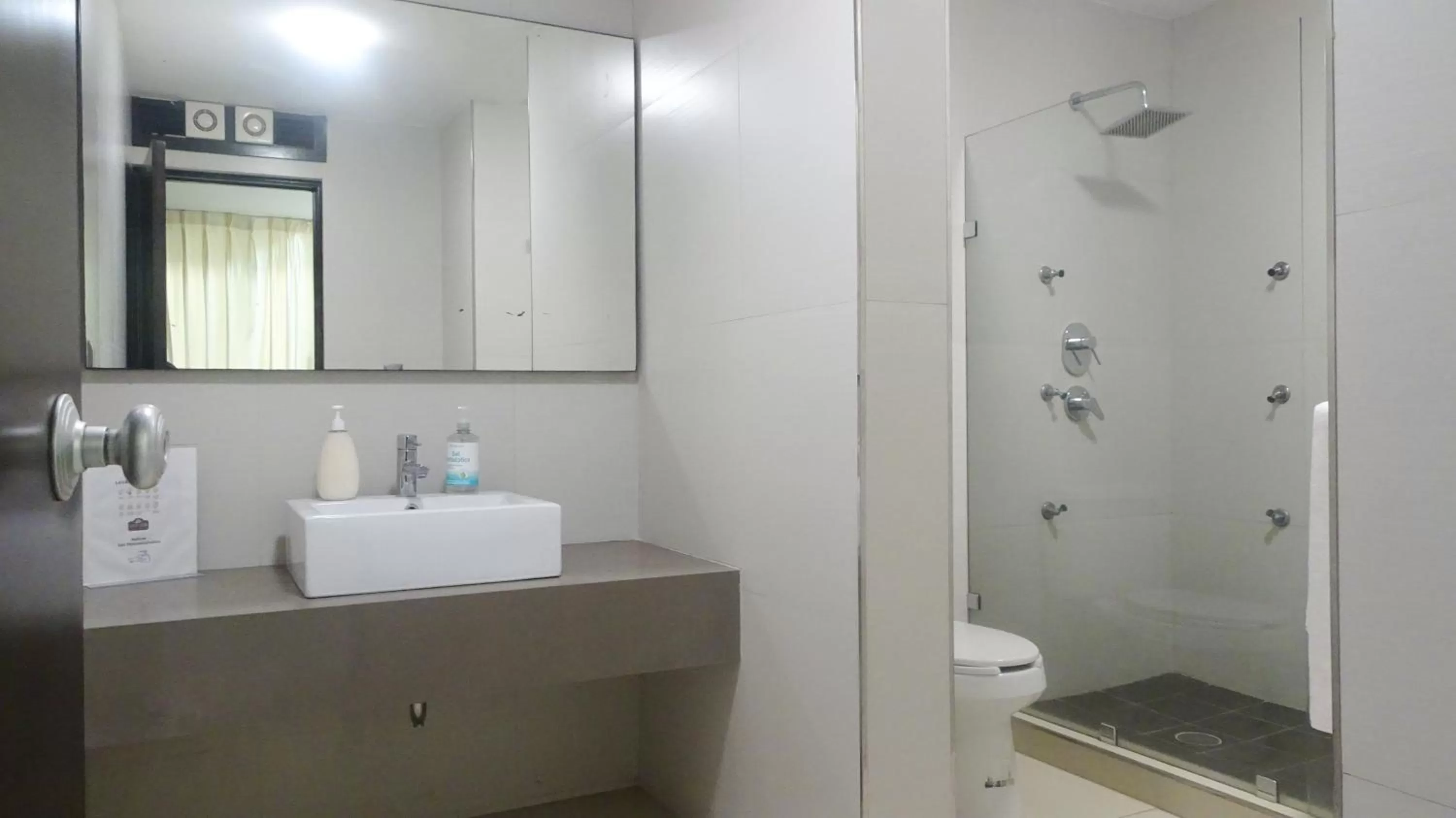 Shower in Suites San Luis