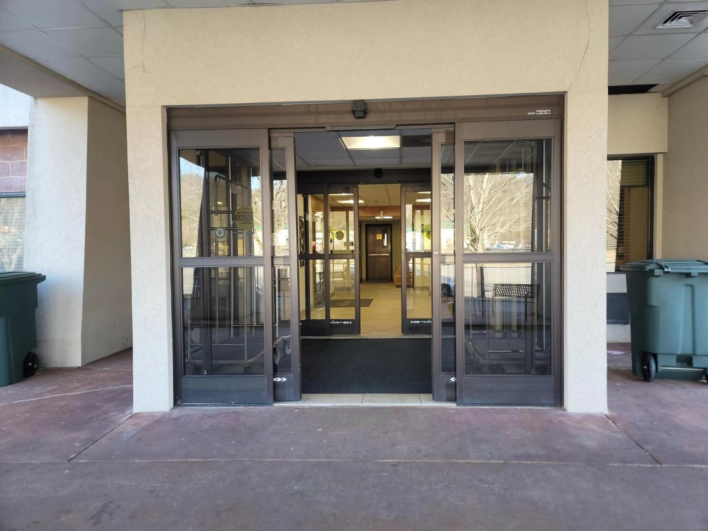 Facade/entrance in Bay Mountain Inn Cherokee Smoky Mountains