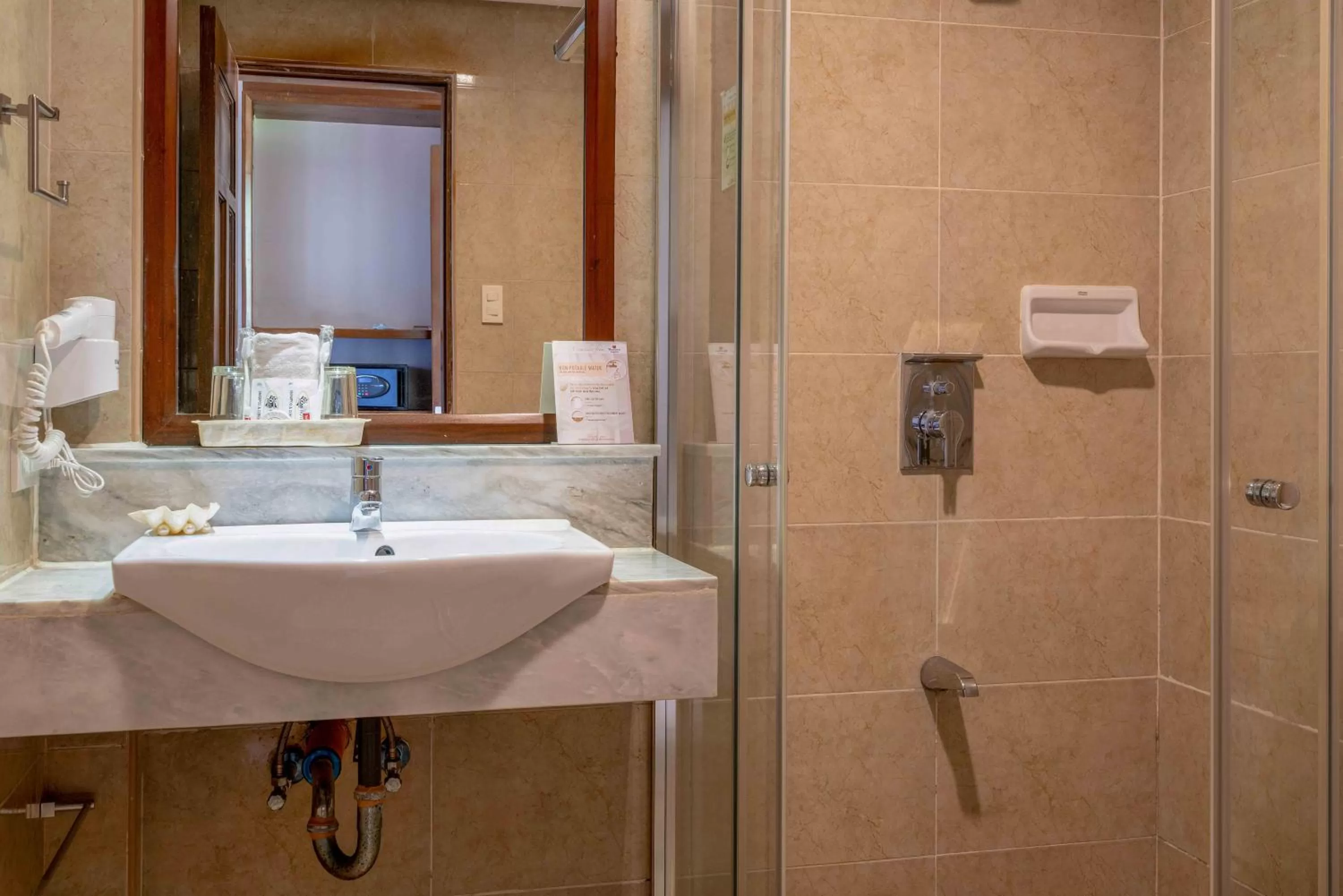 Bathroom in MO2 Lagoon Coron