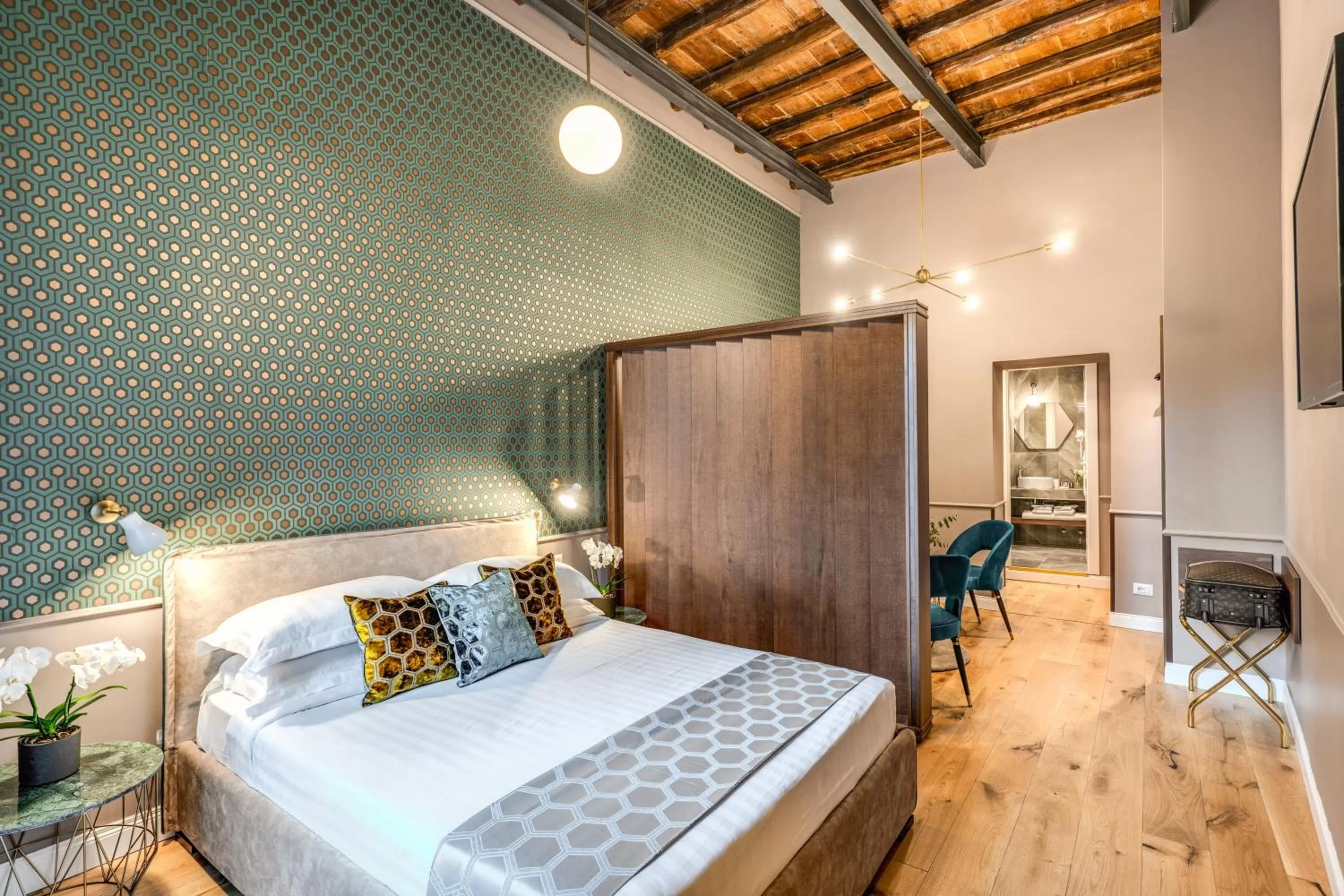 Bed in Tree Charme Parliament Boutique Hotel