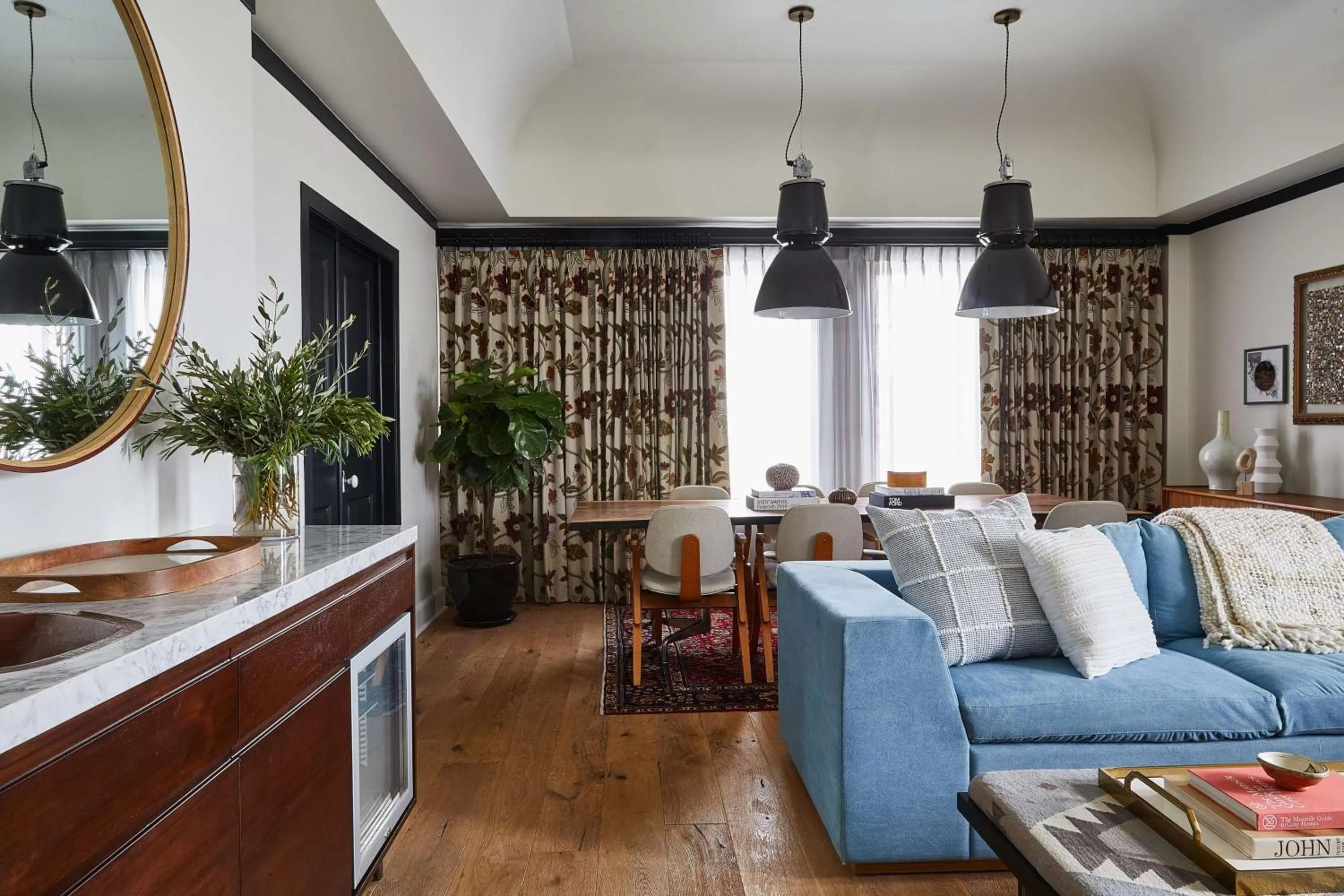 Photo of the whole room in Hotel Revival Baltimore