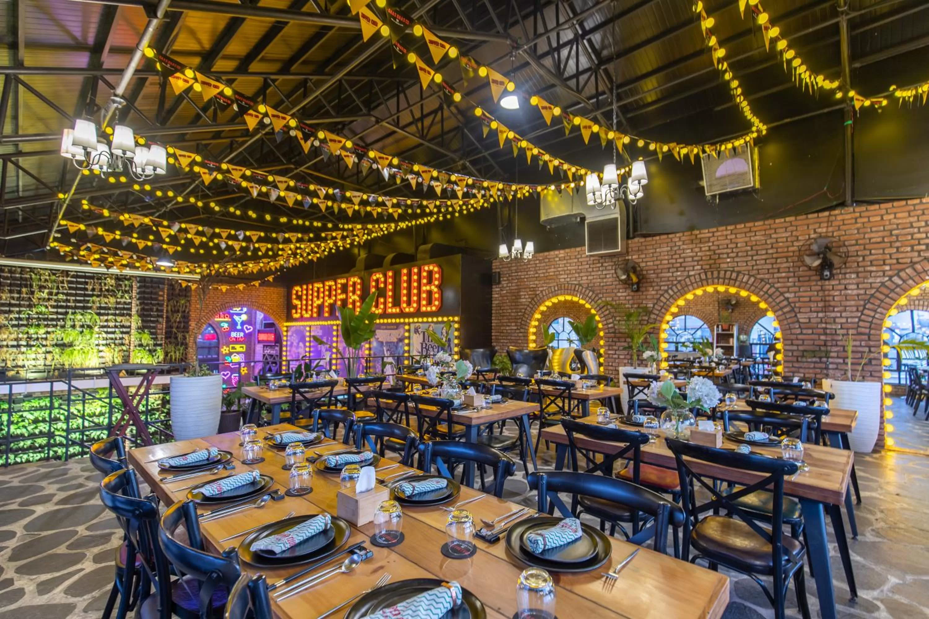 Restaurant/places to eat in Gaas BaasCo