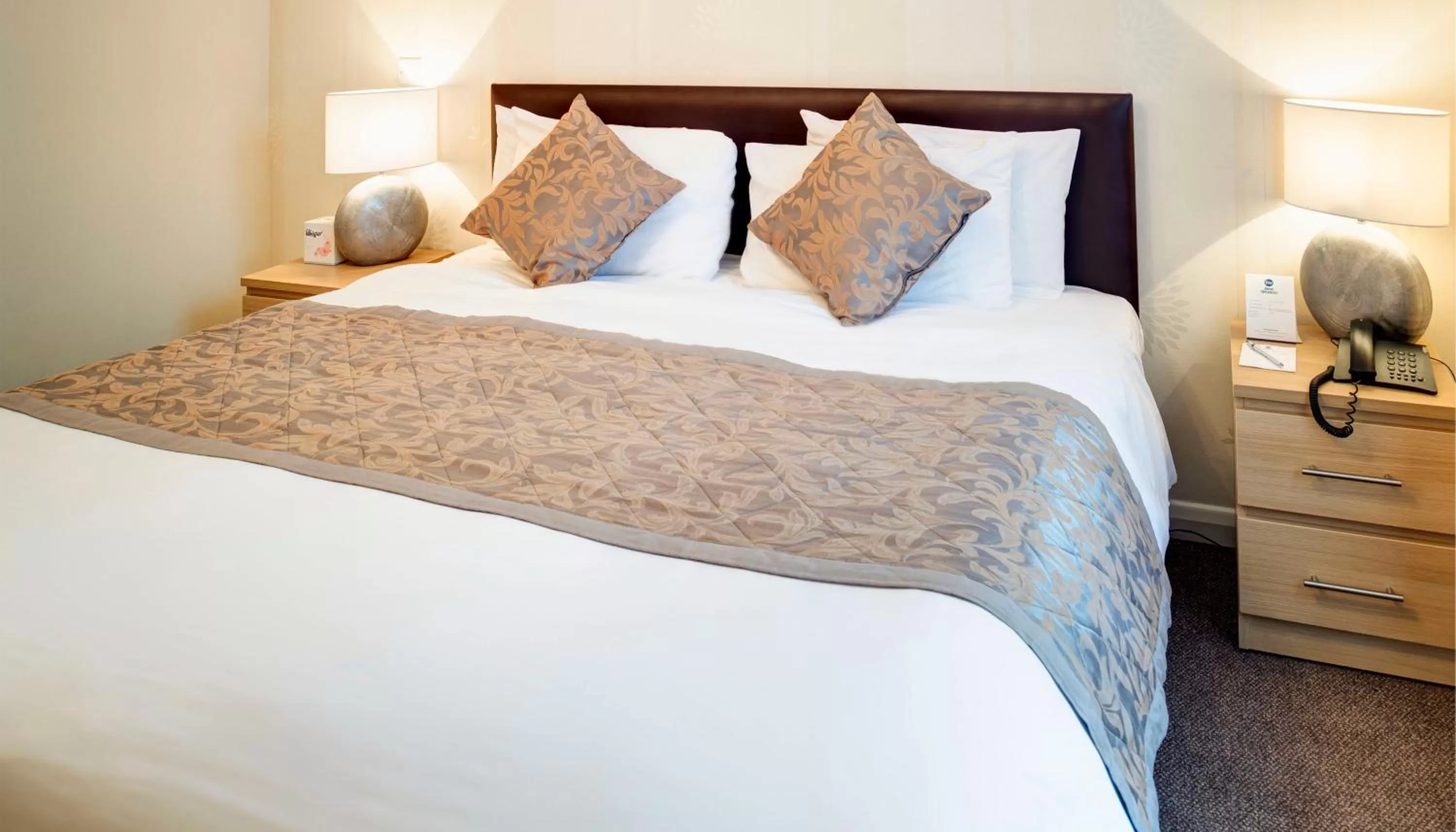 Bed in Best Western The Royal Chase Hotel