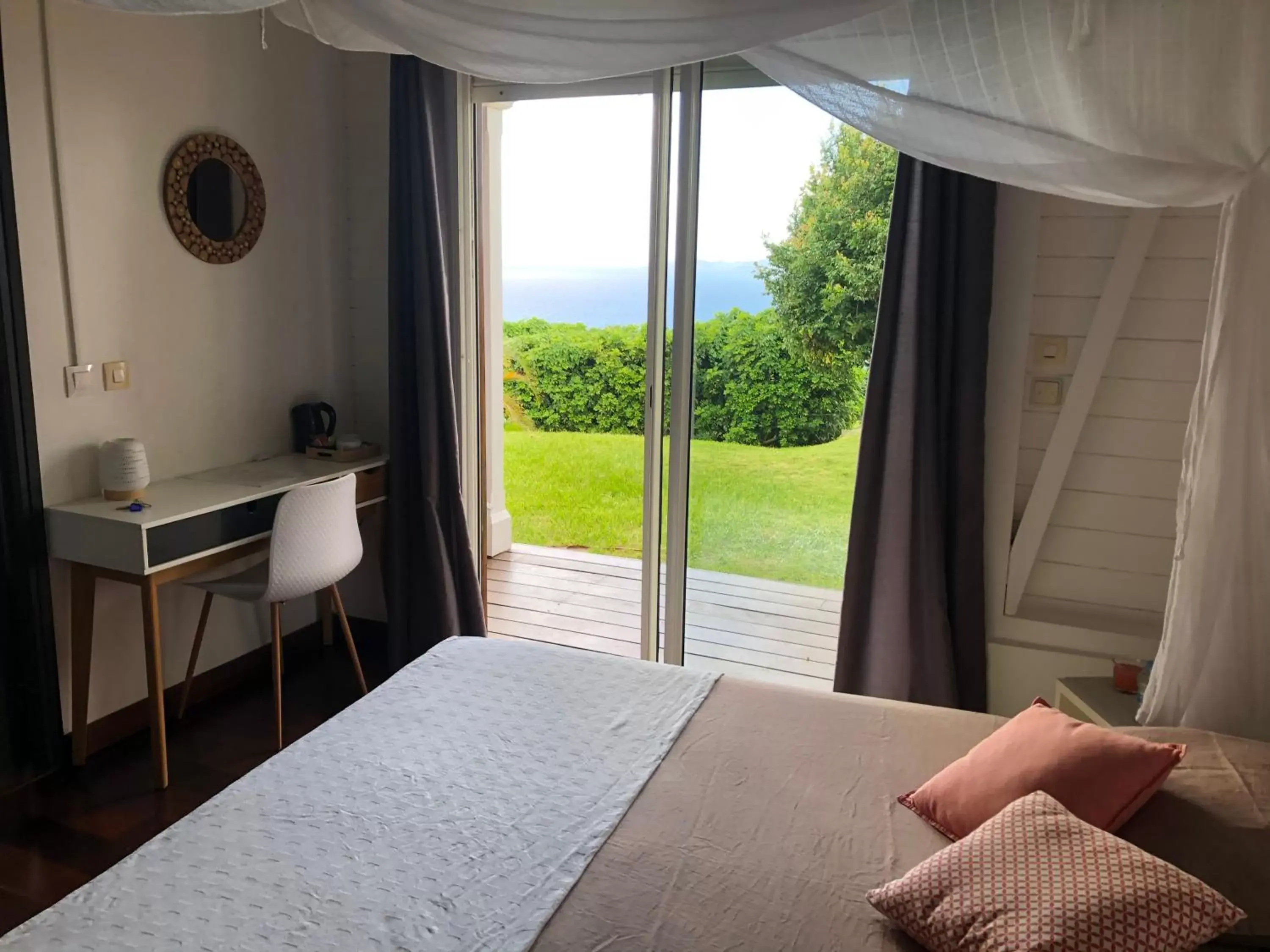 Double Room with Sea View in Villa Cajou (Chambre d'hôtes chez l'habitant) Double Room with Sea View in Villa Cajou (Chambre d'hôtes chez l'habitant)