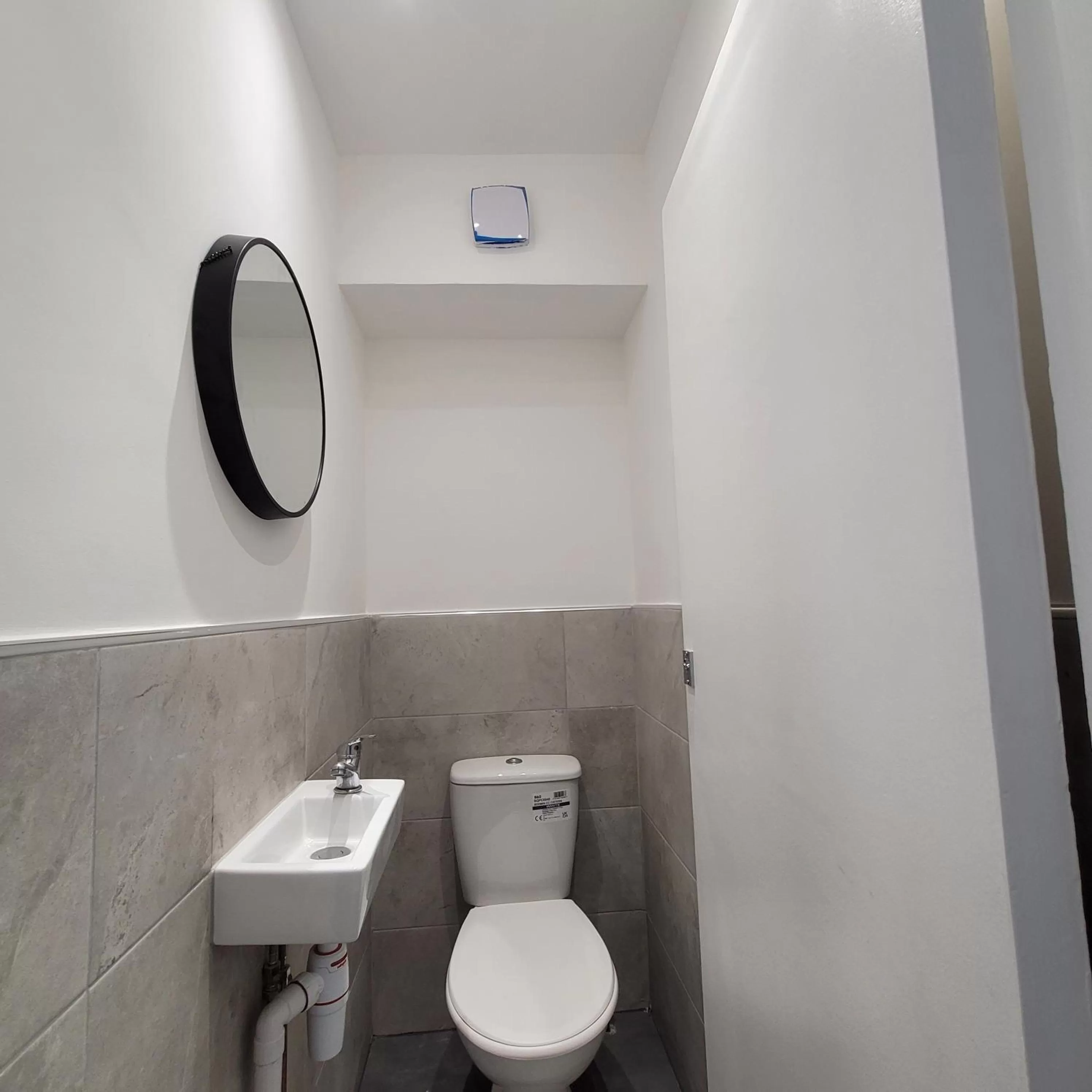 Toilet in Argyle Square Hotel