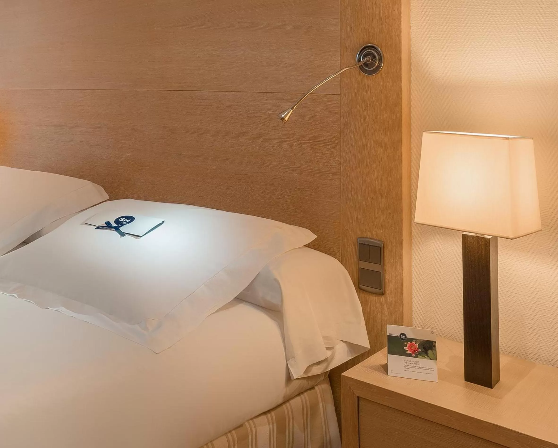 Bed in SH Valencia Palace