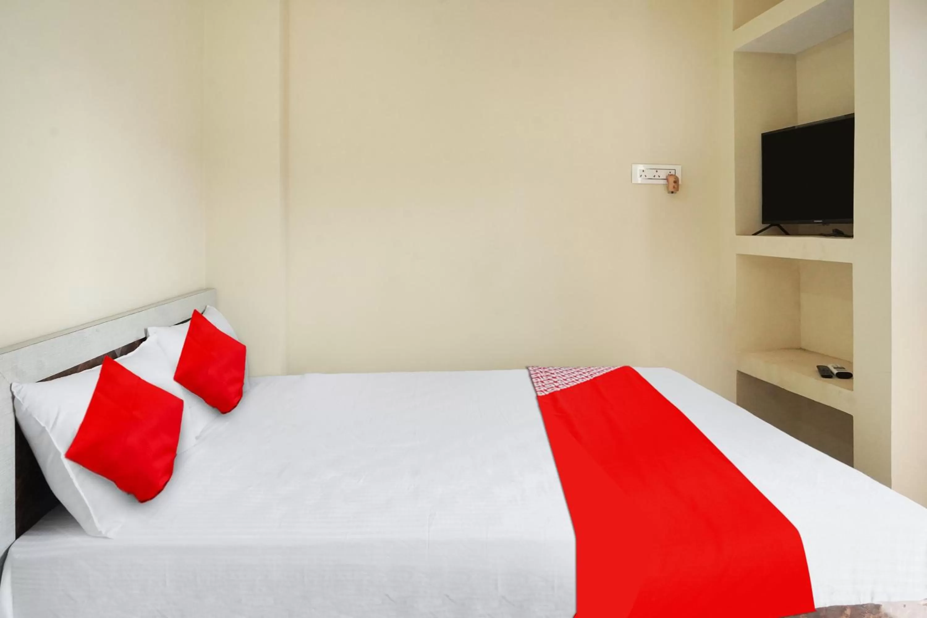 Bedroom, Bed in OYO Flagship Hotel Kashyap Inn