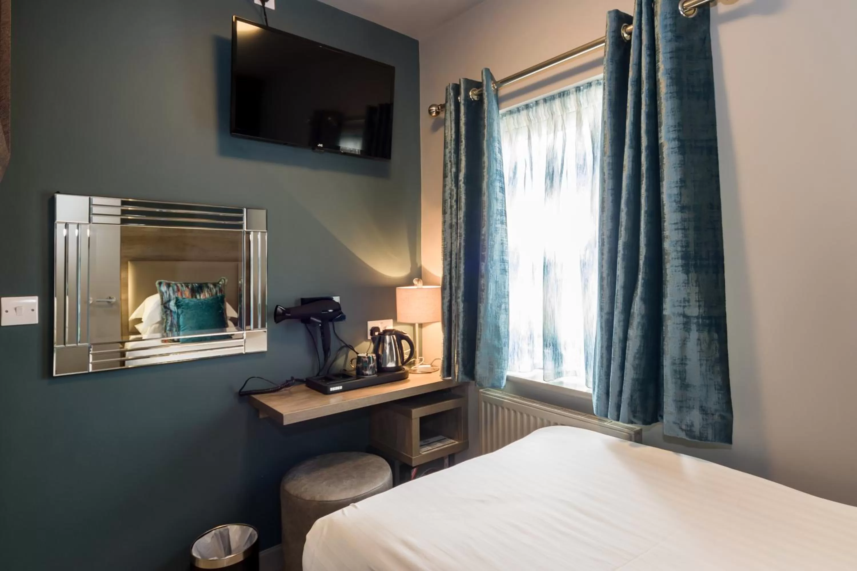 TV and multimedia, Bed in Hotel No 8