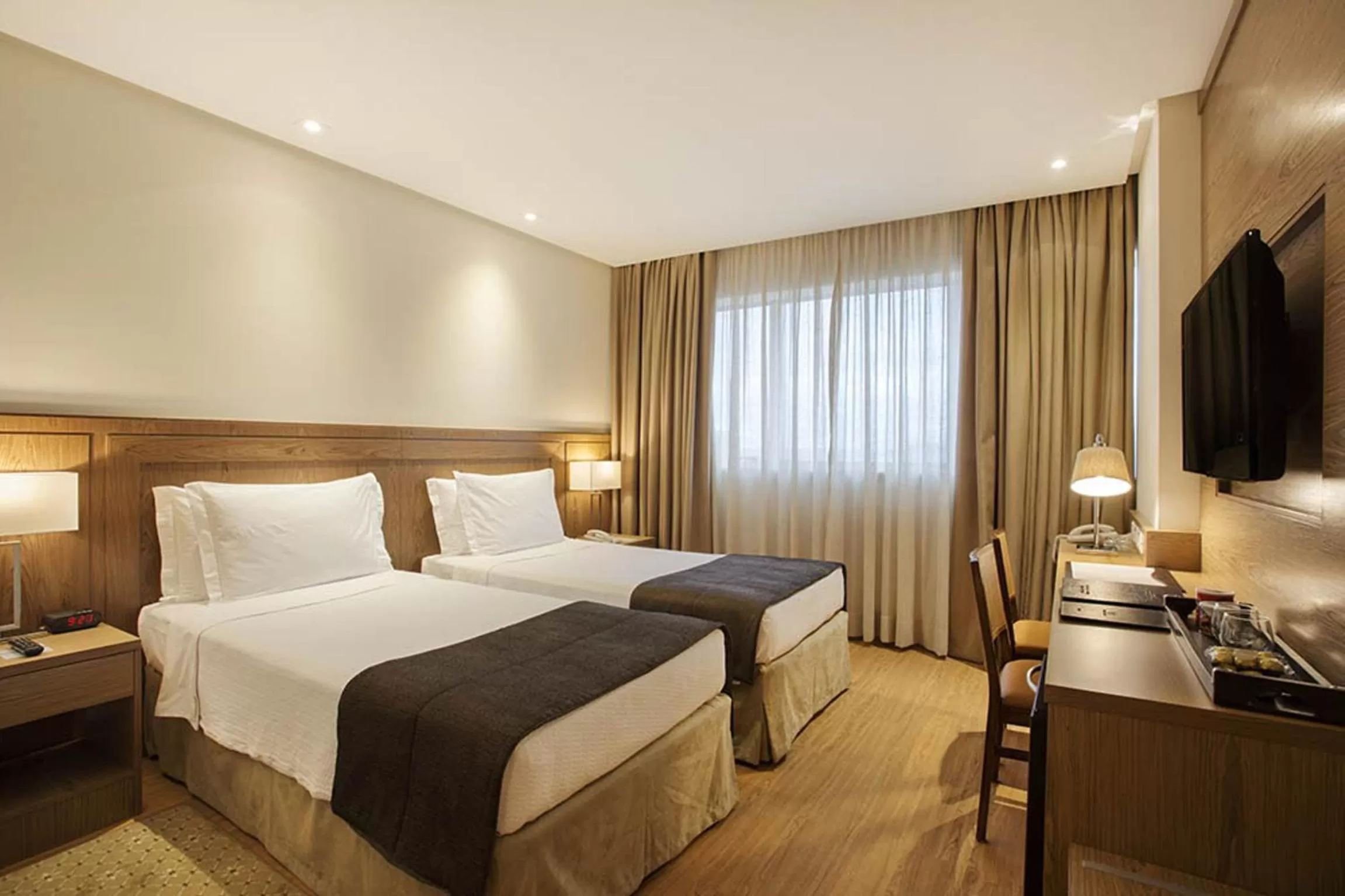 Photo of the whole room, Bed in Windsor Brasilia Hotel