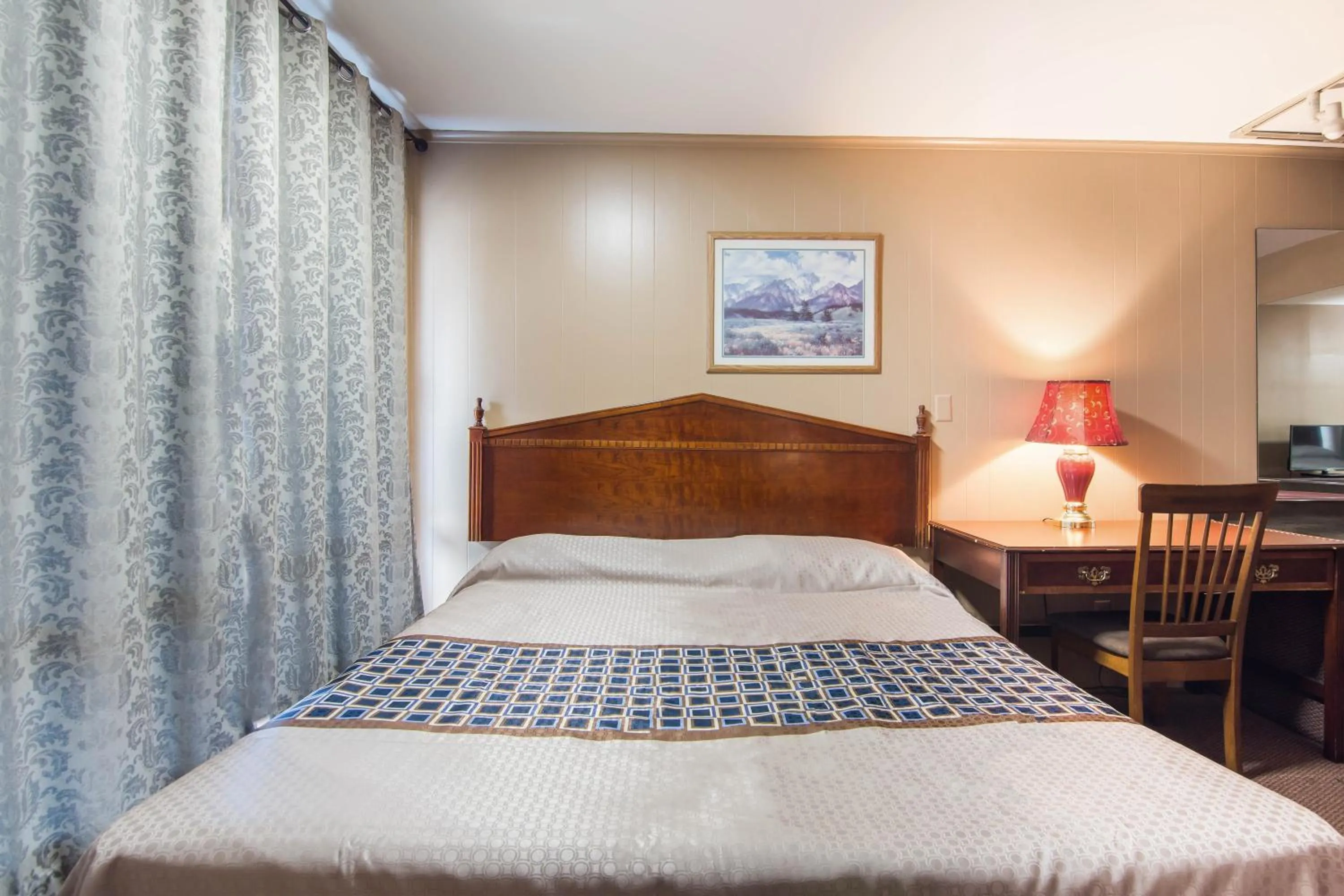 Bed in Knights Inn Amsterdam