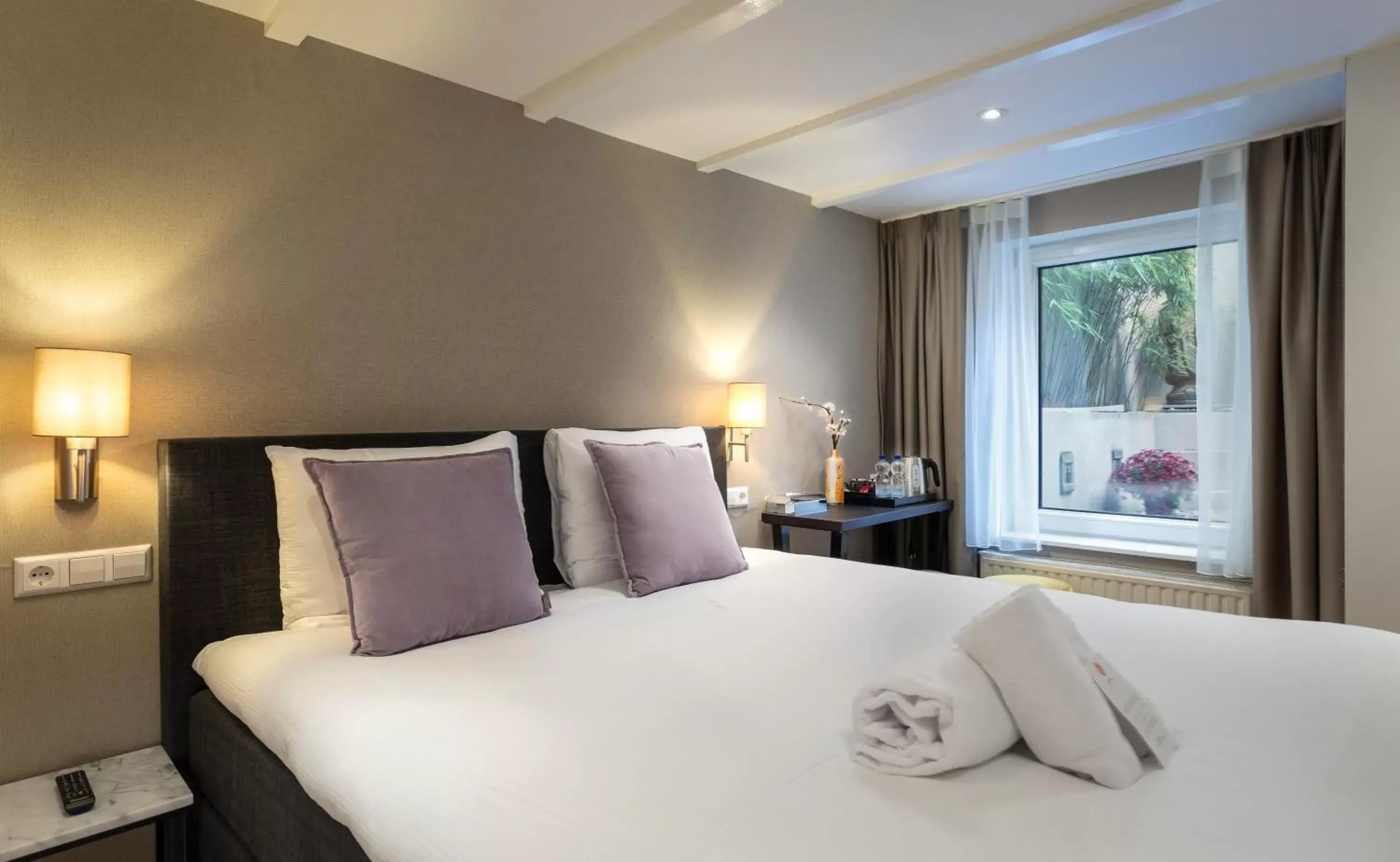 Small Double Room - Basement in NL Hotel District Leidseplein Small Double Room - Basement in NL Hotel District Leidseplein