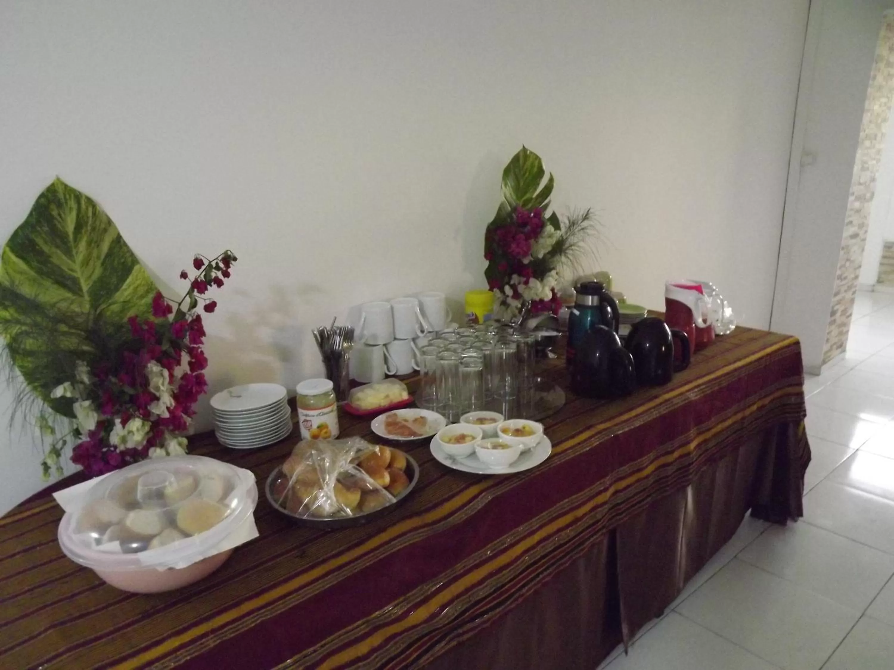 Continental breakfast in Hôtel La Grillade