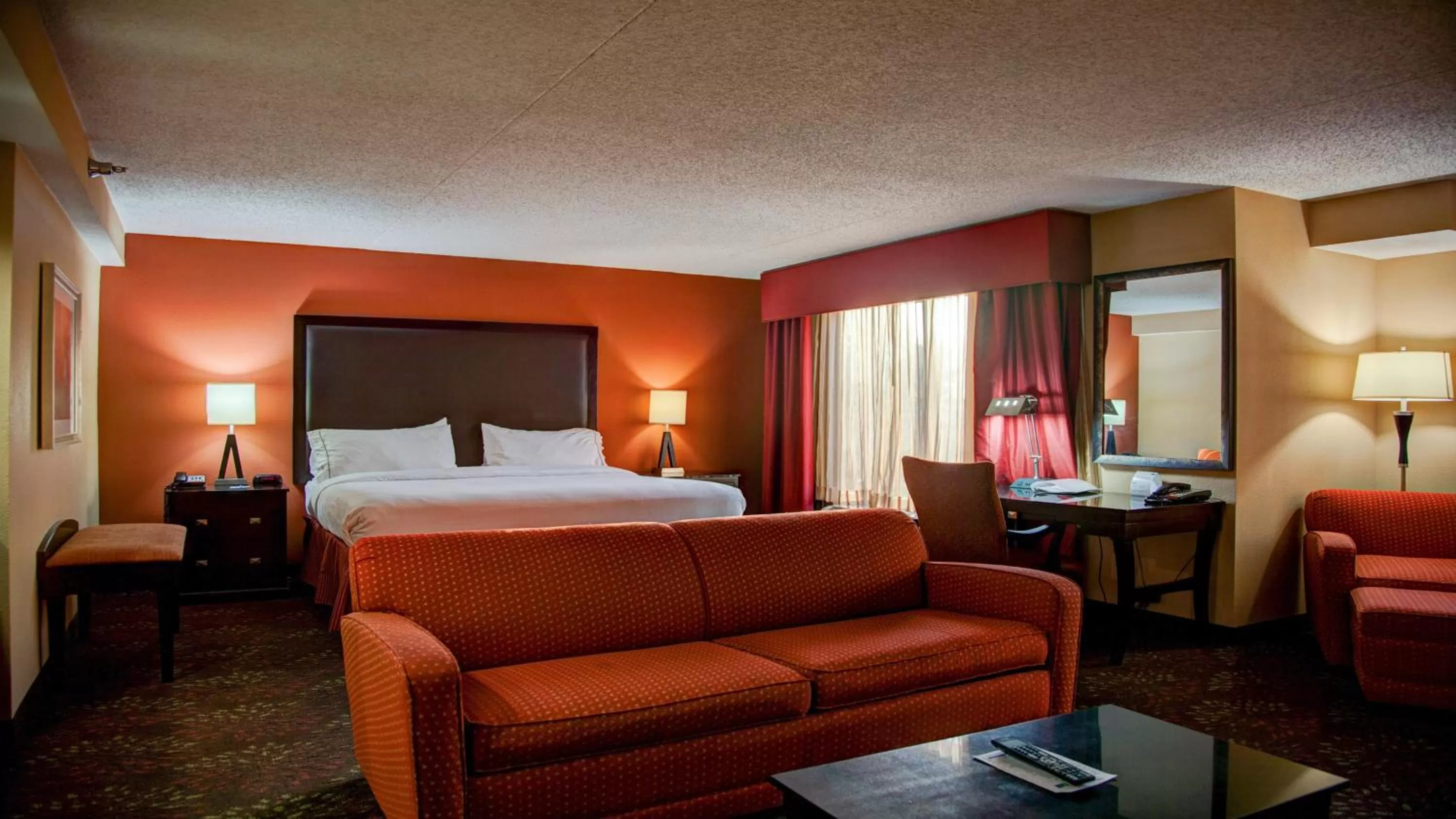 Photo of the whole room, Bed in Holiday Inn Express Tyler South by IHG