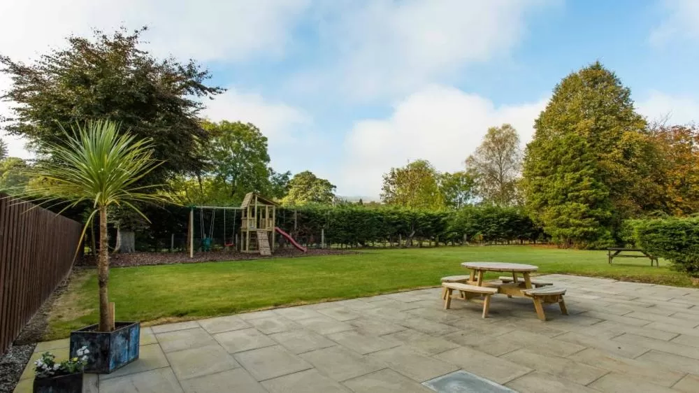 Patio in Duck Bay Hotel & Restaurant