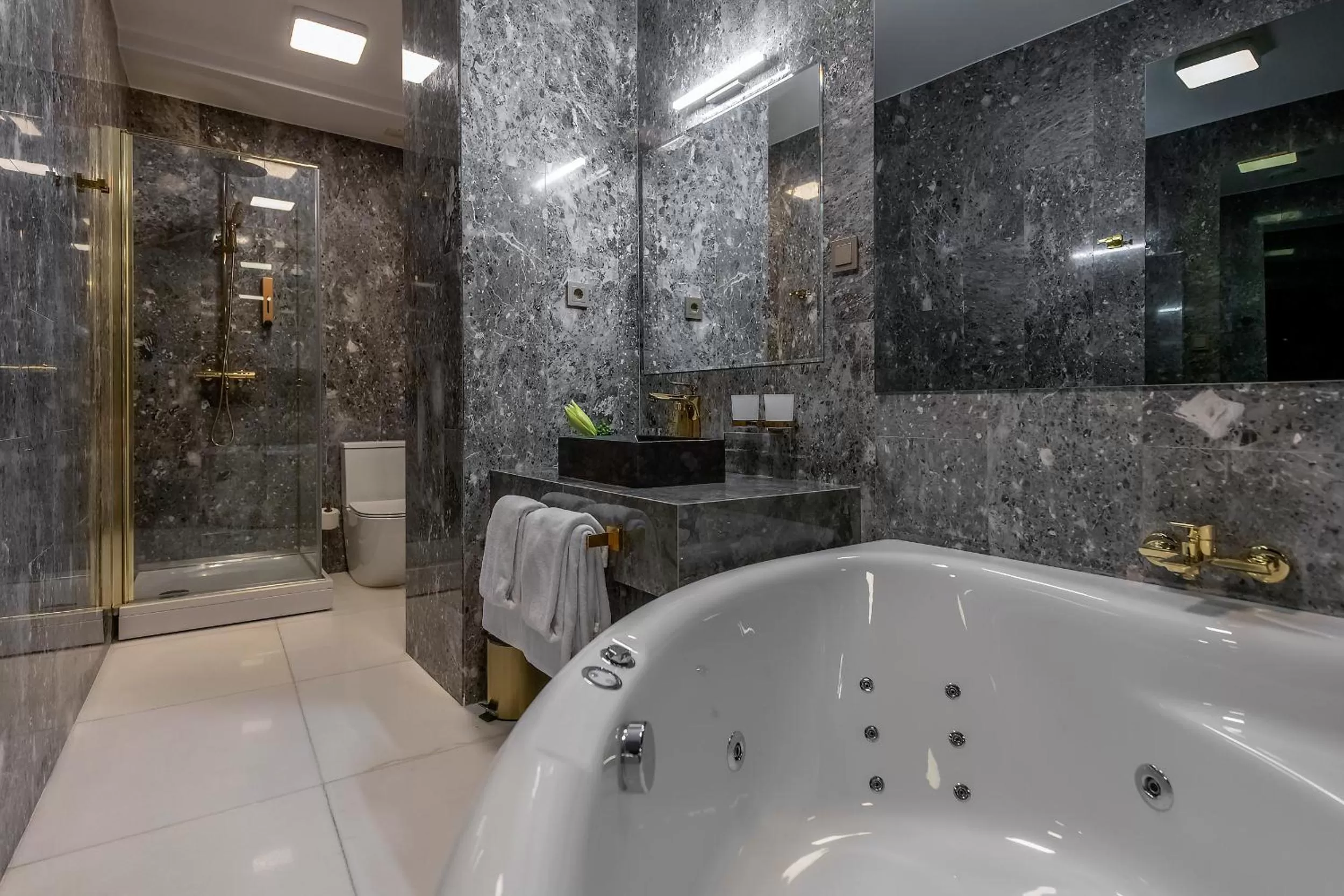 Shower in St Palace Hotel