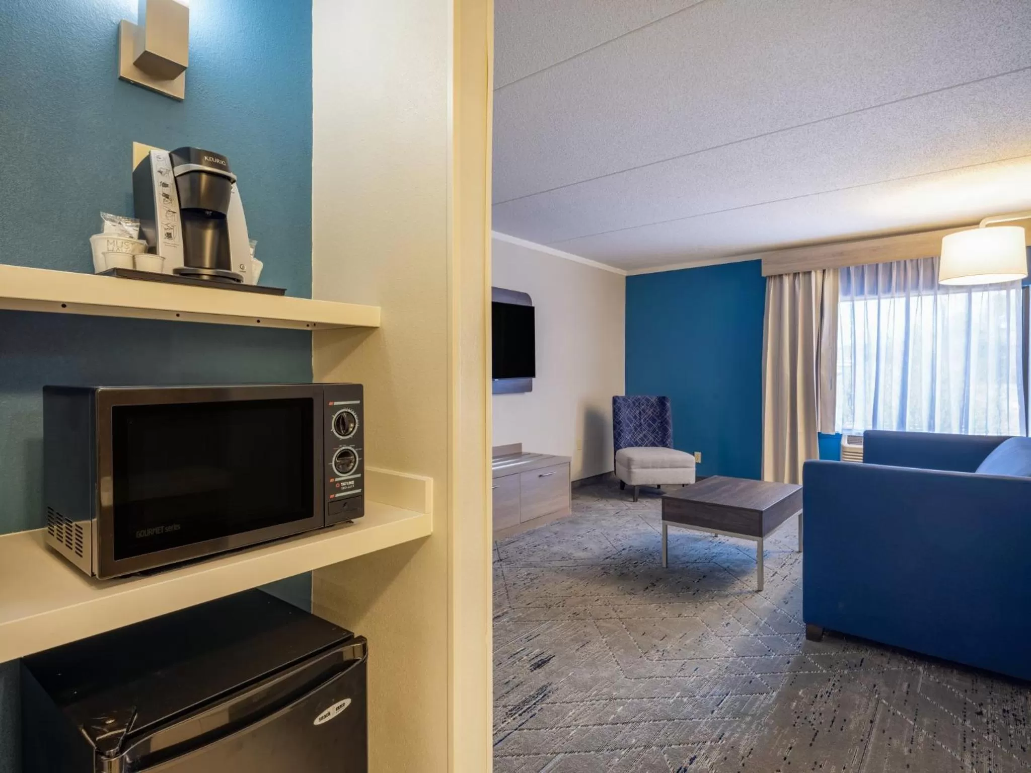 Bedroom in Holiday Inn Express & Suites Greensboro - I-40 atWendover by IHG