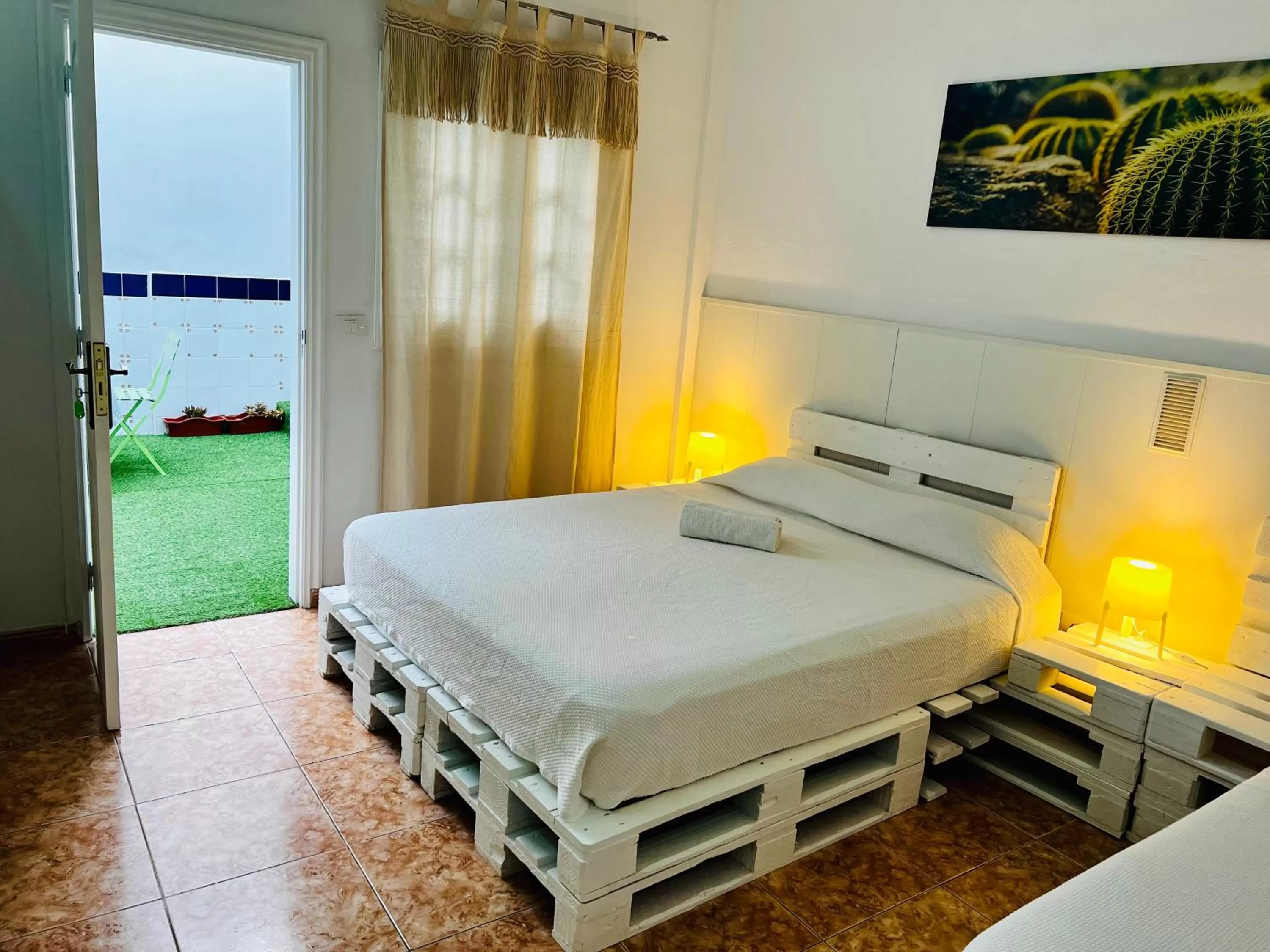 Bedroom, Bed in El jardin de Iris