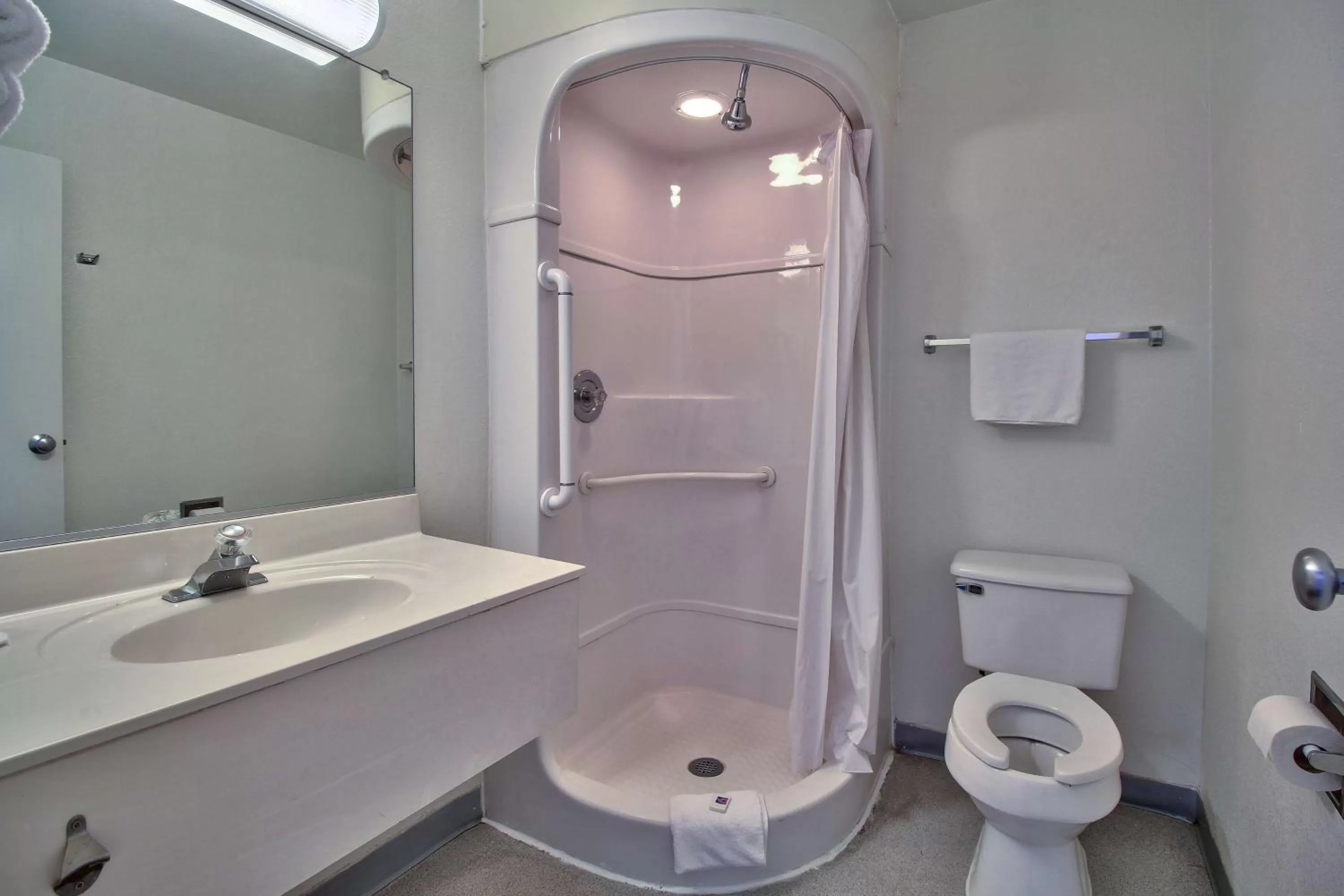 Photo of the whole room in Motel 6-Douglas, AZ