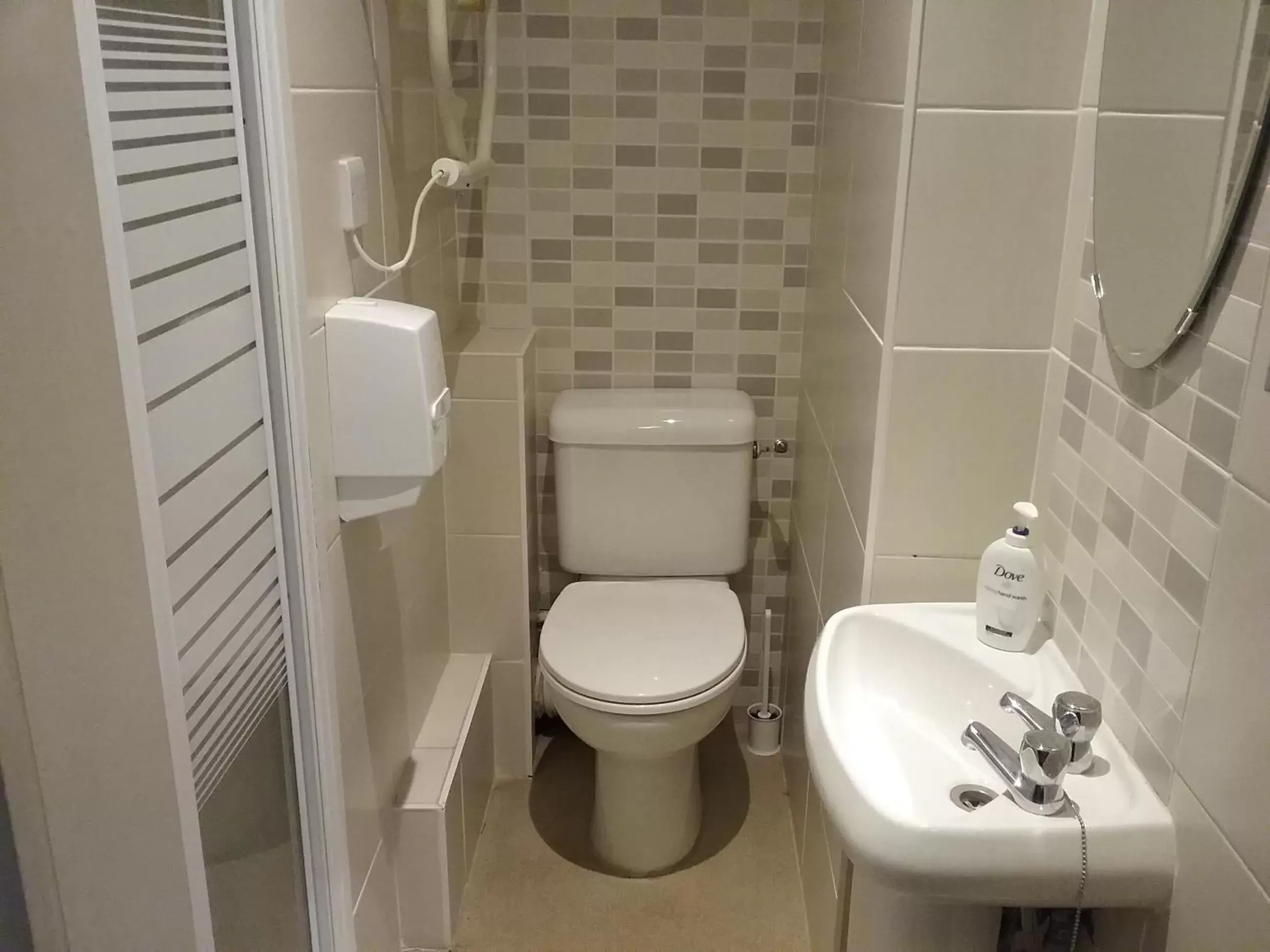 Double Room with Private Bathroom - single occupancy in The Prince Consort Double Room with Private Bathroom - single occupancy in The Prince Consort