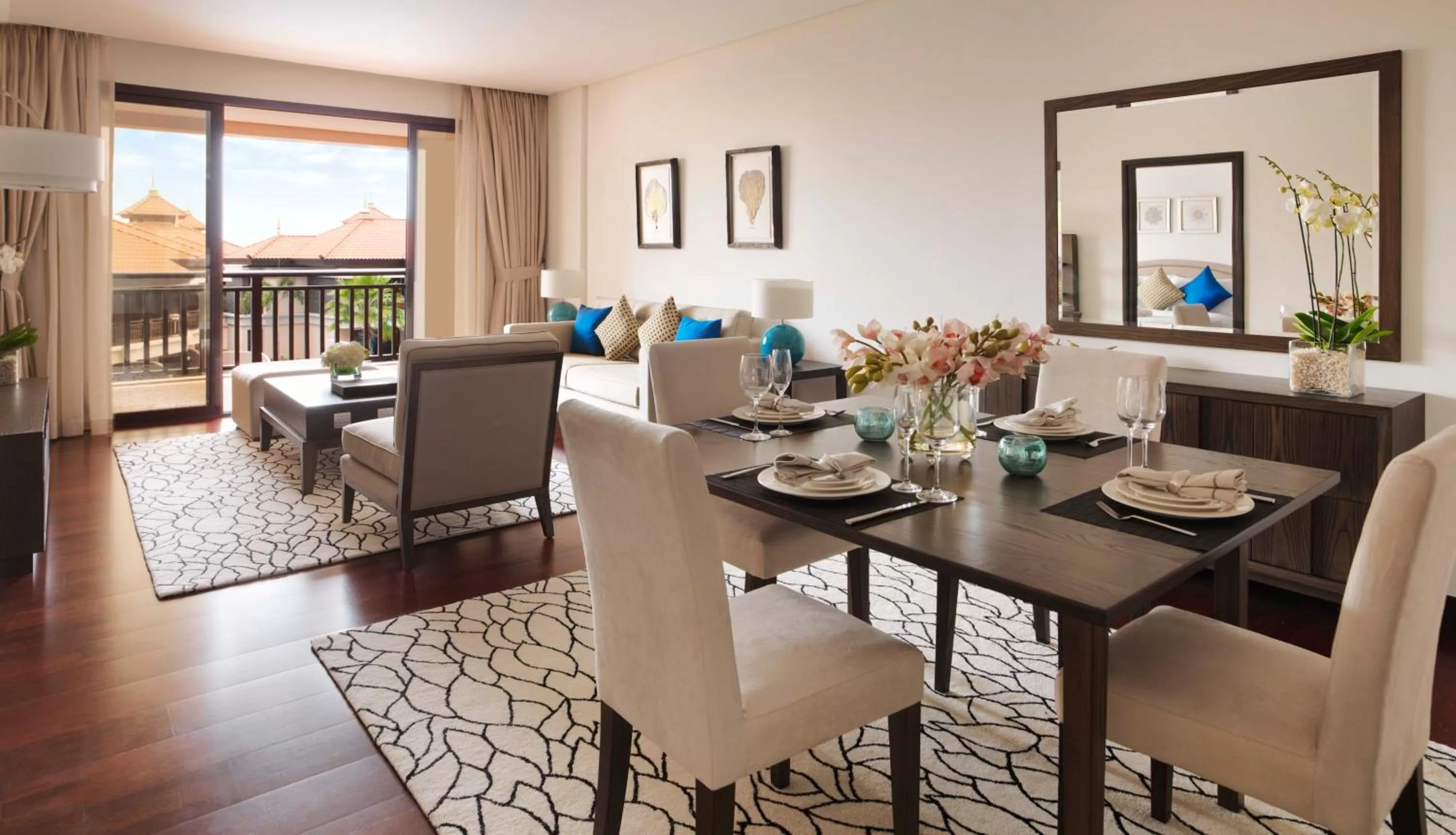 Living room in Anantara The Palm Dubai Resort