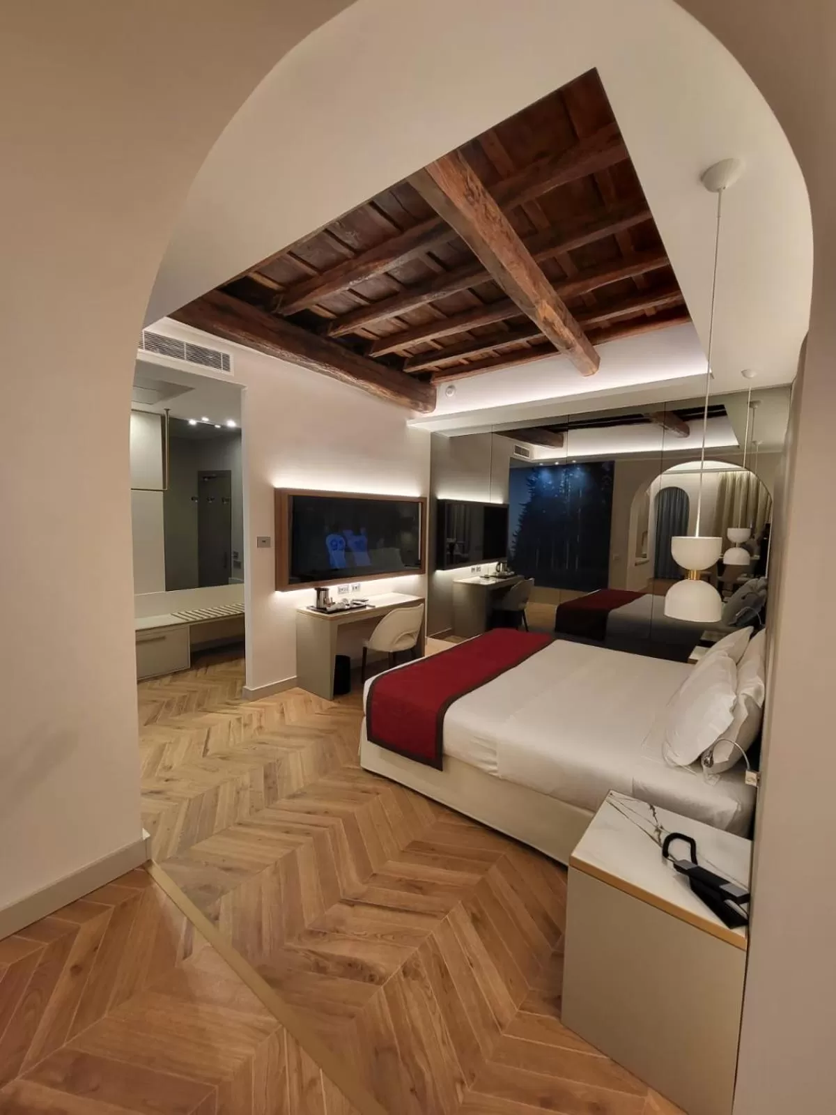 TV and multimedia, Bed in Harry's Bar Trevi Hotel & Restaurant