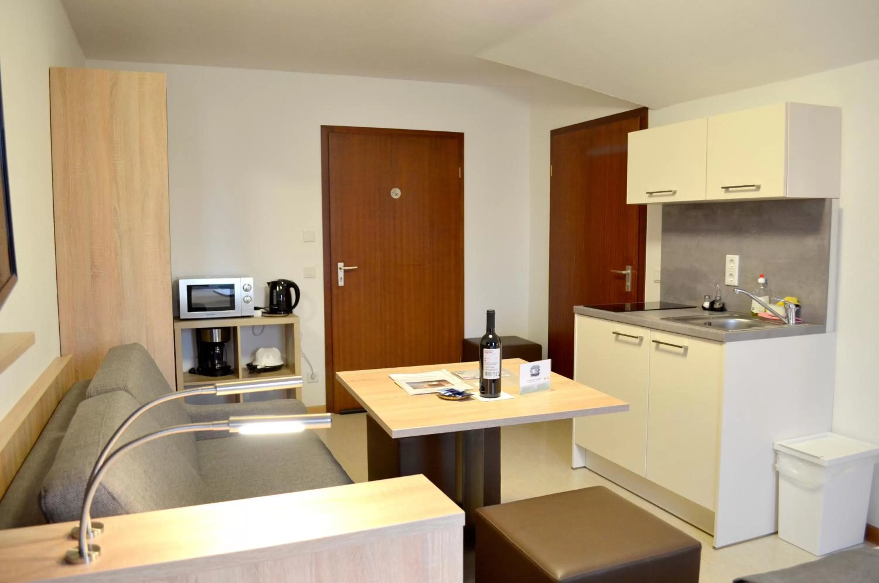 Kitchen or kitchenette, Kitchen/Kitchenette in Hana Aparthotel