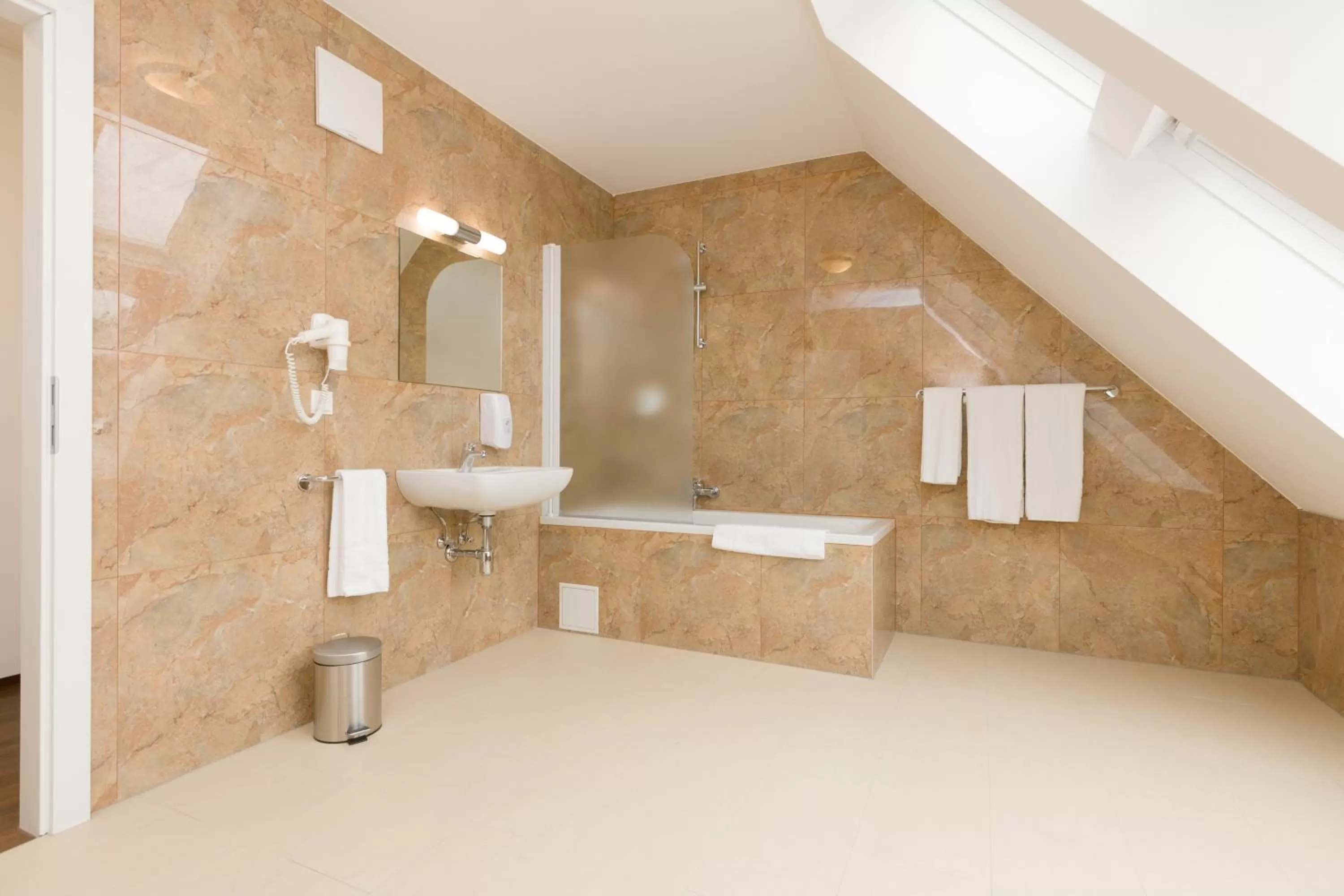 Bathroom in Vienna Stay Apartments or Rooms 1050