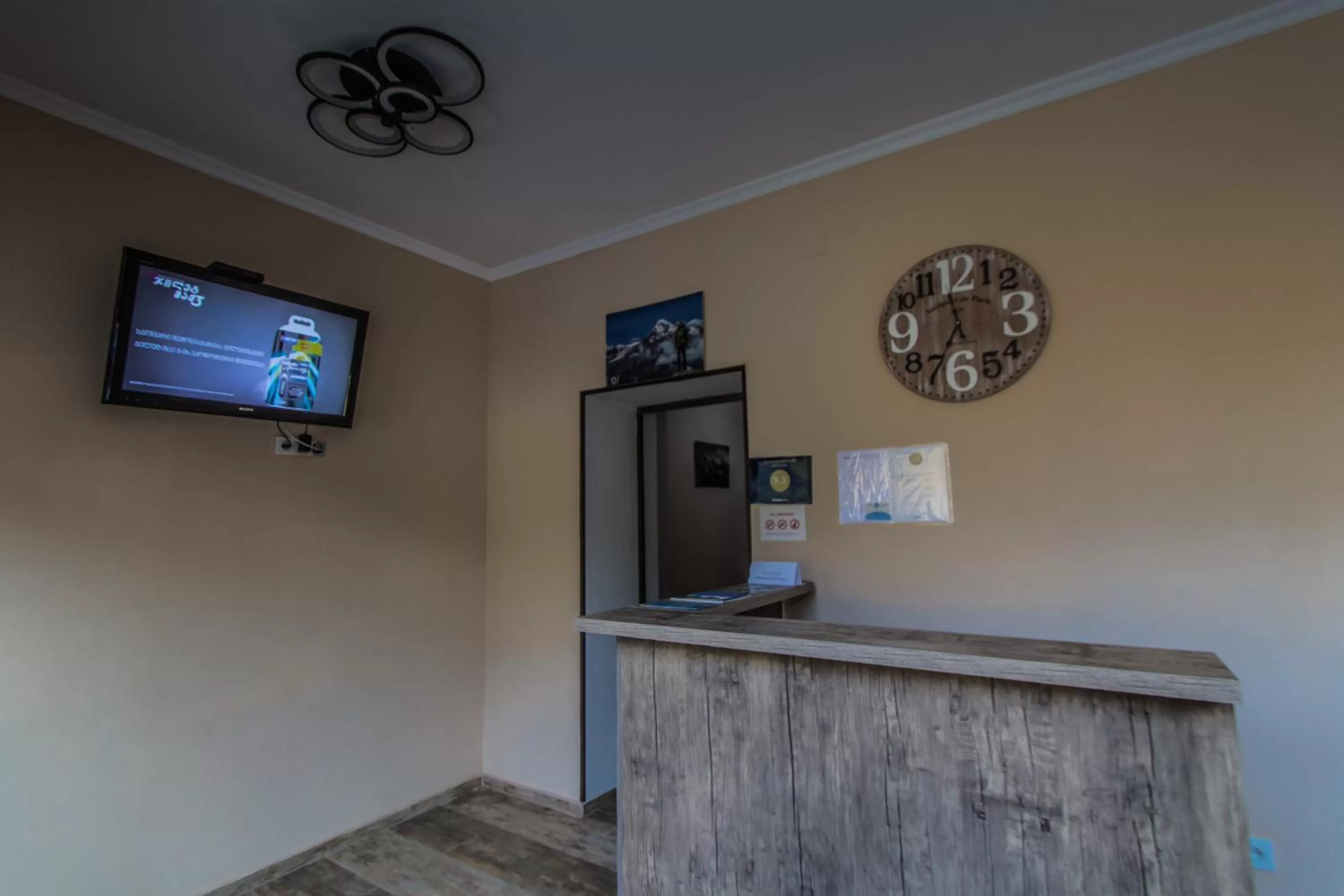 Lobby or reception, TV/Entertainment Center in Hotel Svanseti
