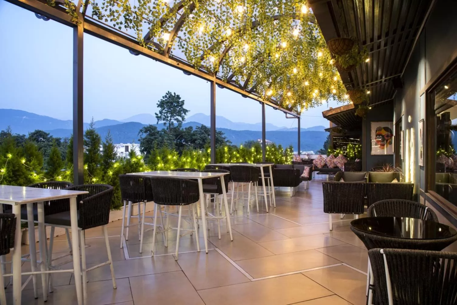 Restaurant/places to eat in Comfort Inn Dehradun