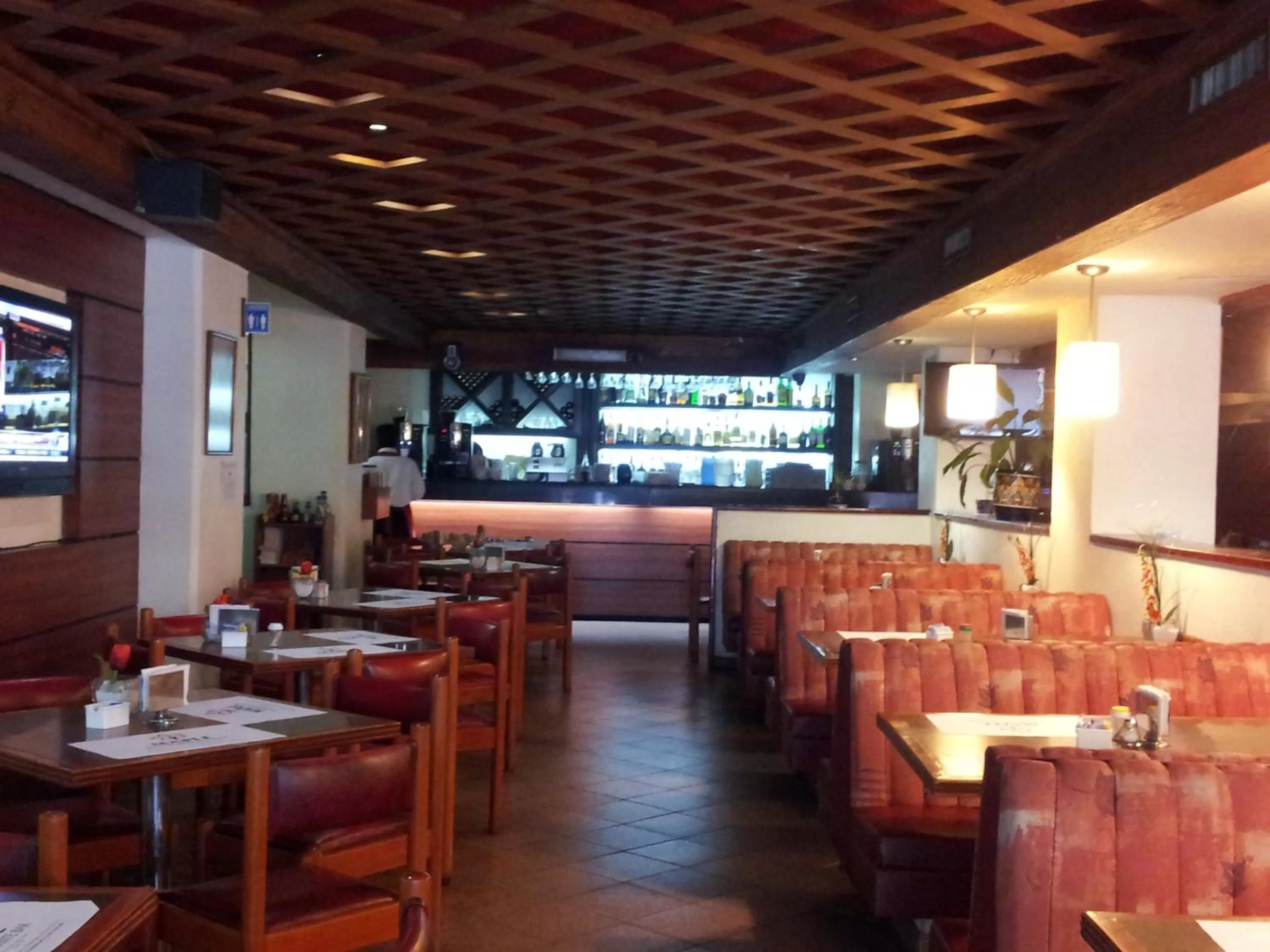 Restaurant/places to eat in Hotel Roble