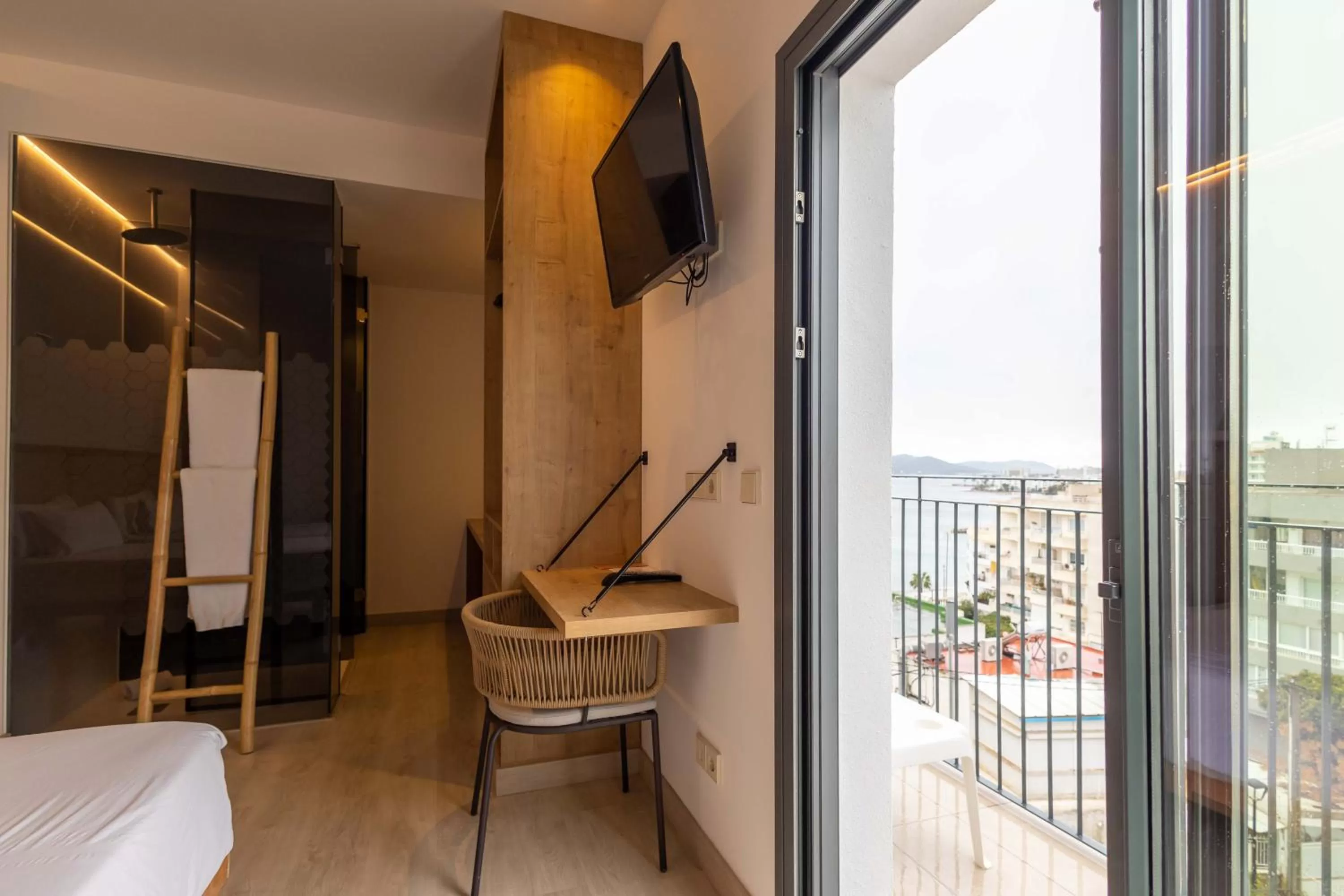 TV and multimedia in Play Hotel Ibiza - Adults Only