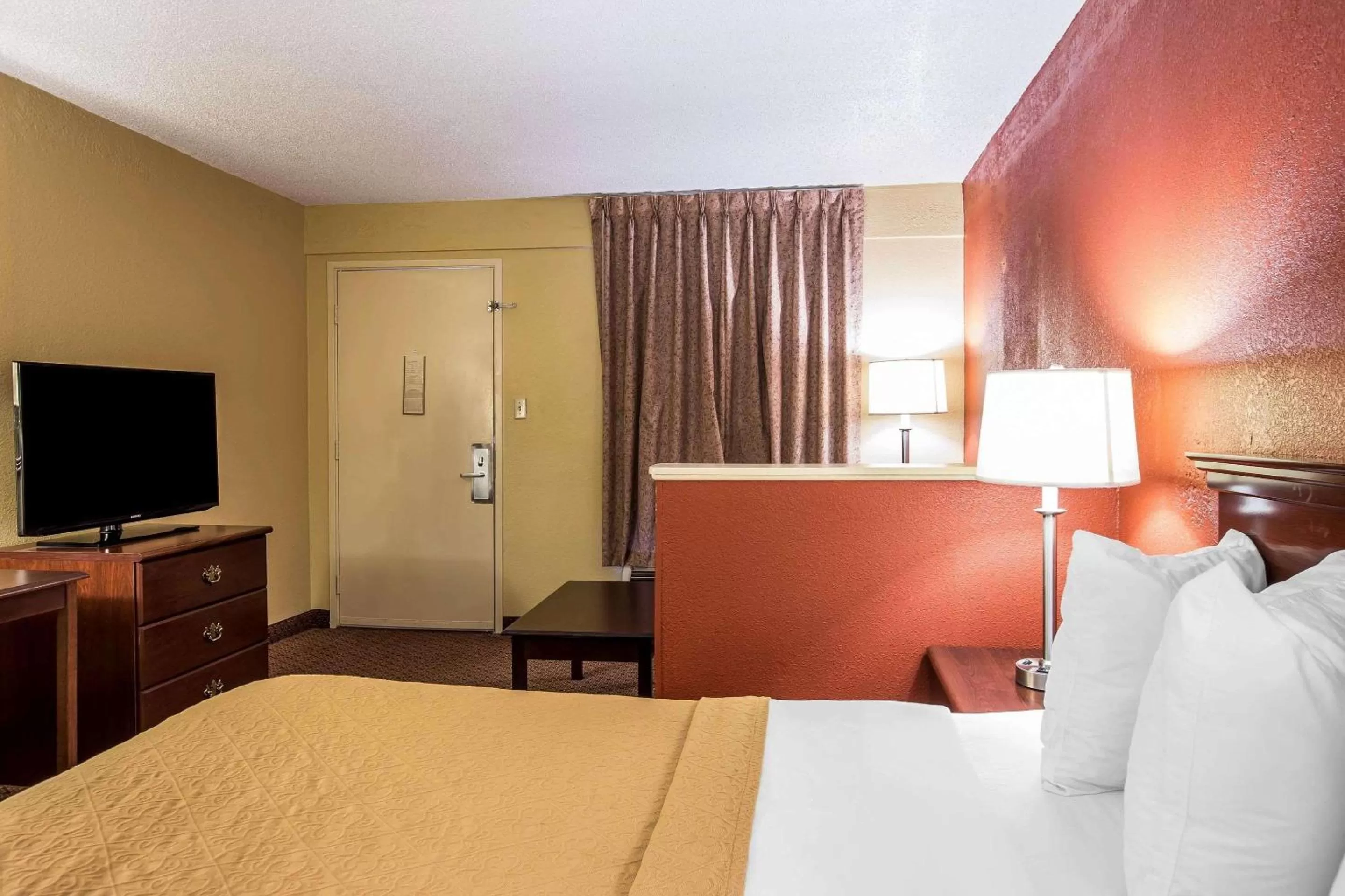 Photo of the whole room, Bed in Quality Inn Gaffney I-85