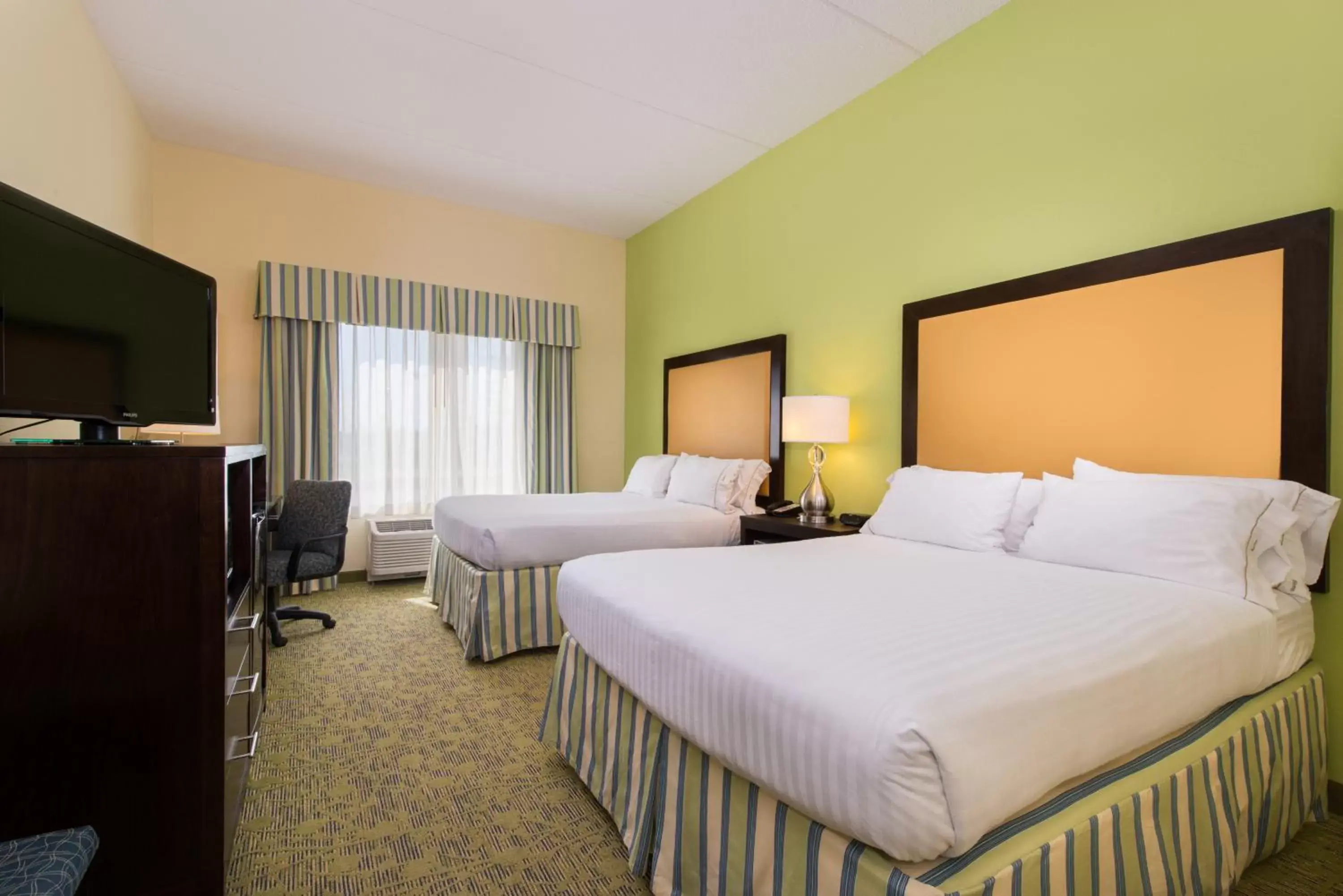Standard Queen Room with Two Queen Beds in Holiday Inn Express and Suites Dickson City by IHG Standard Queen Room with Two Queen Beds in Holiday Inn Express and Suites Dickson City by IHG