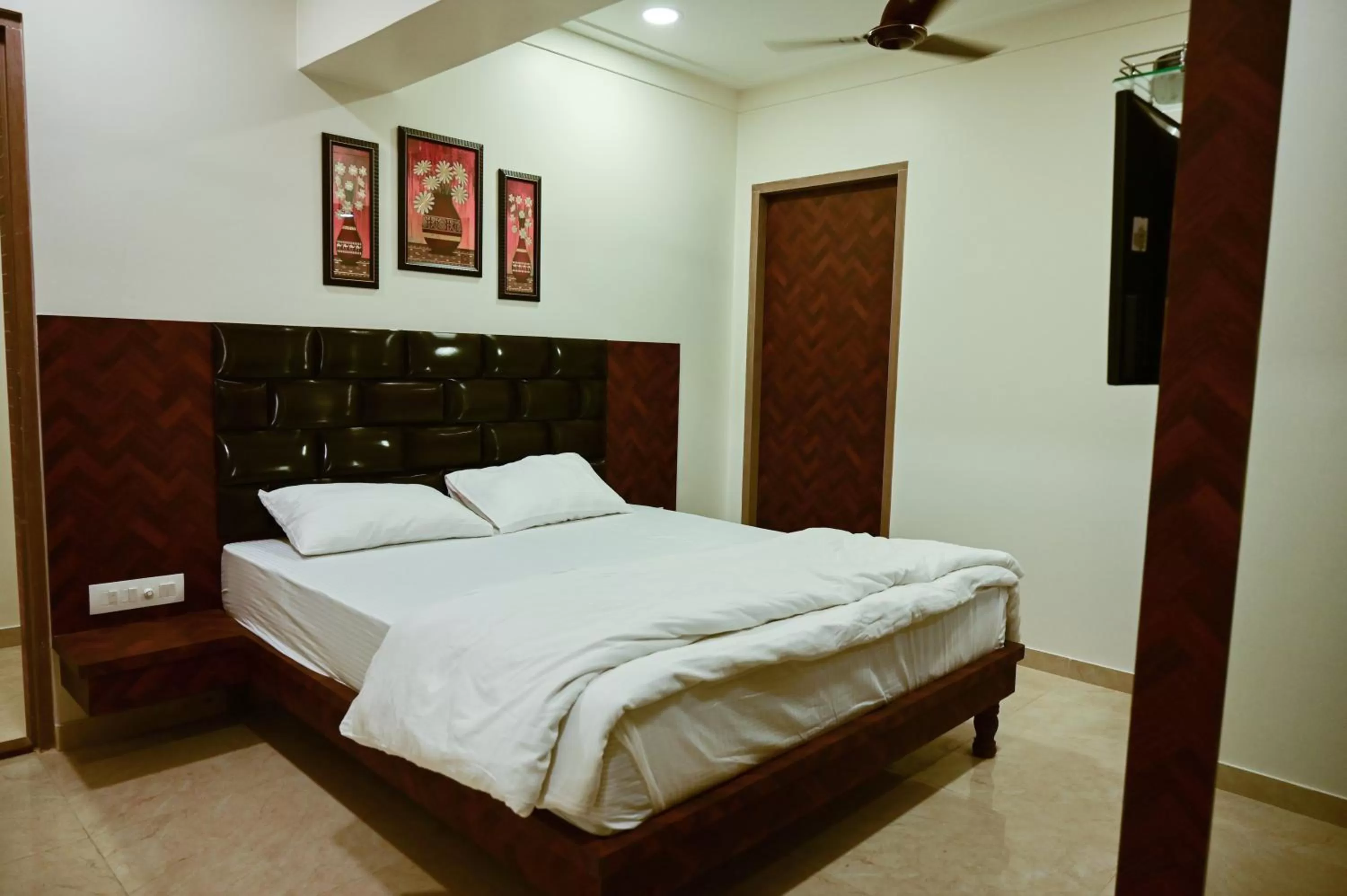 Bedroom, Bed in Hotel Diamora Residency