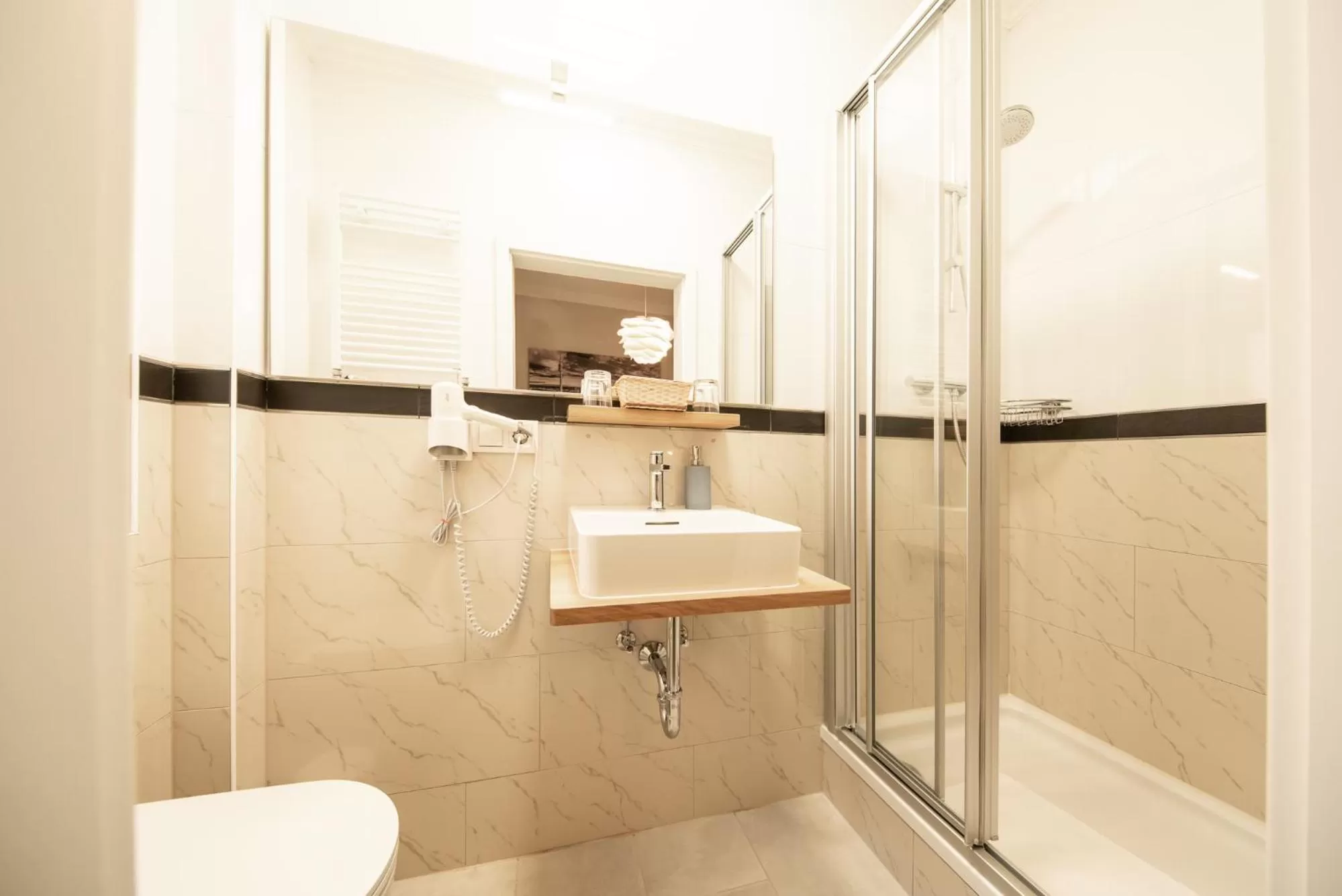 Shower in Hotel Am Markt