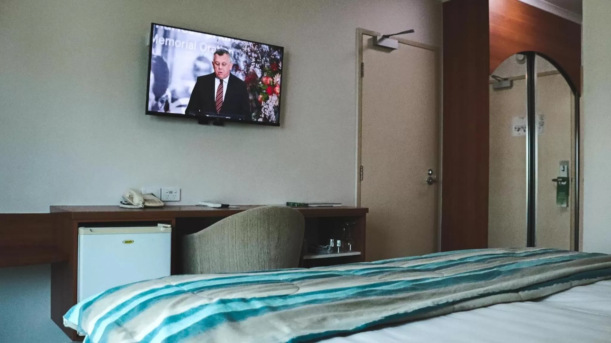 TV and multimedia, Bed in Heritage Cairns Hotel