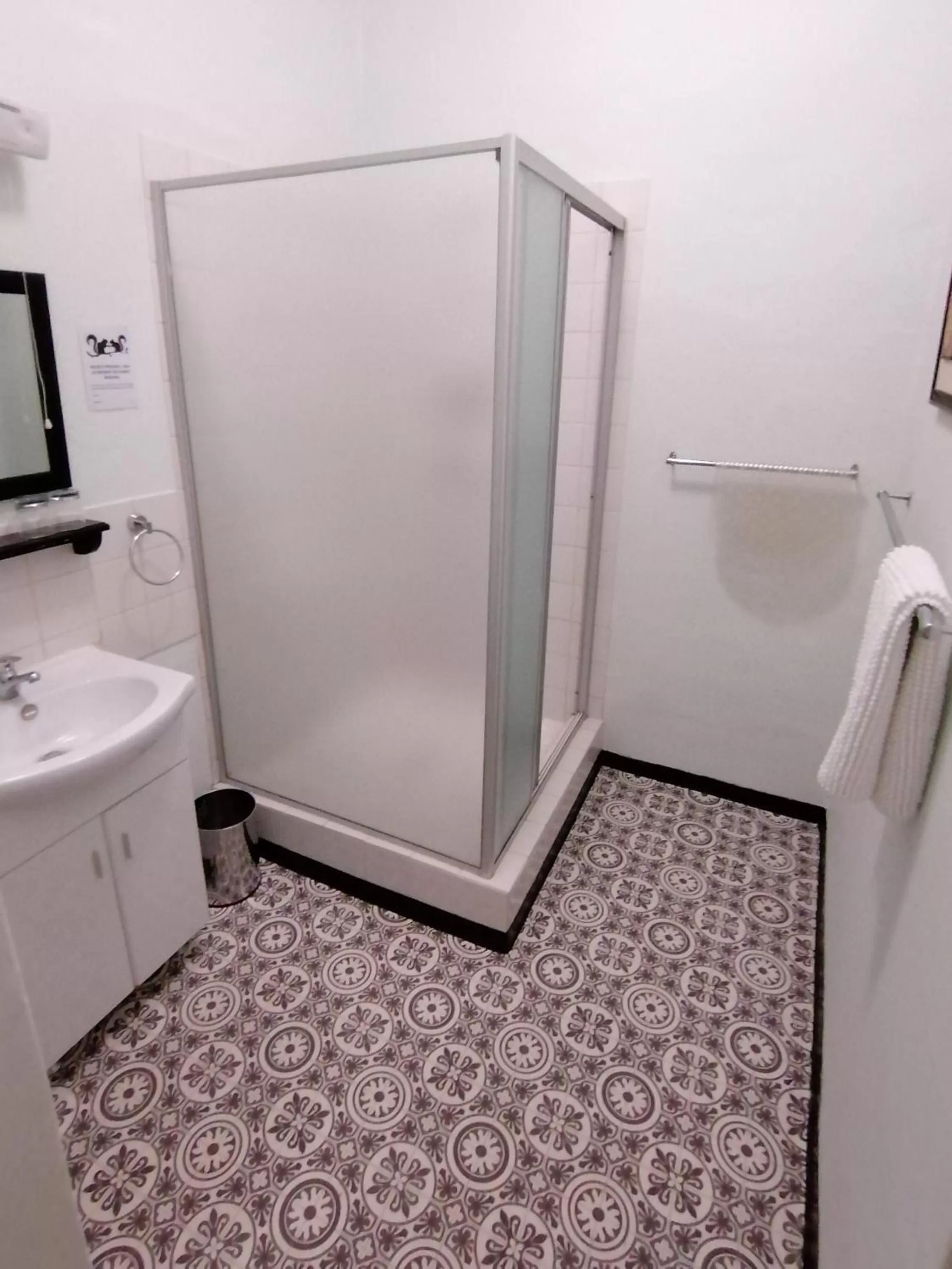 Shower in Squirrels Corner