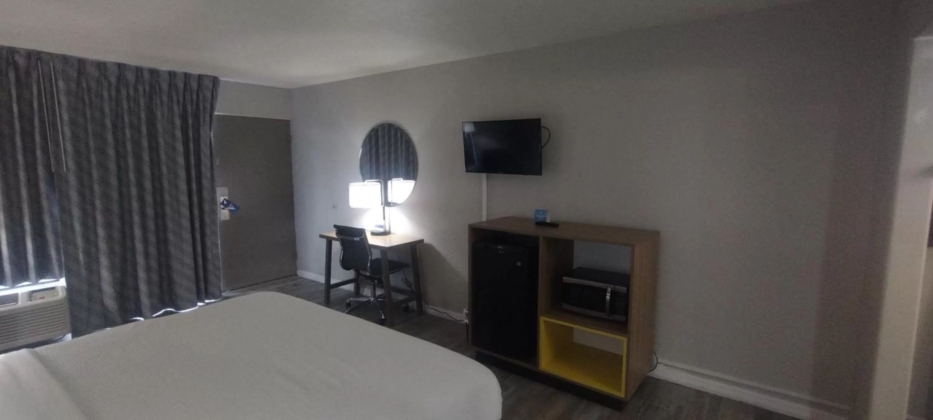 Bed in Days Inn by Wyndham Wildwood I-75