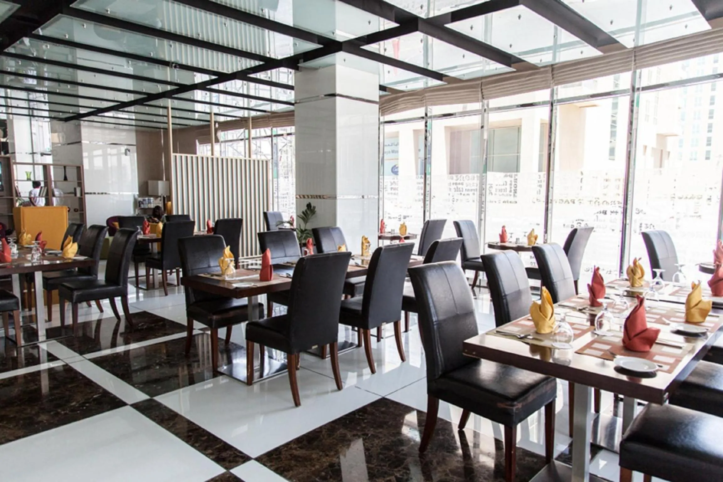 Restaurant/places to eat in Pearl Executive Hotel Apartments