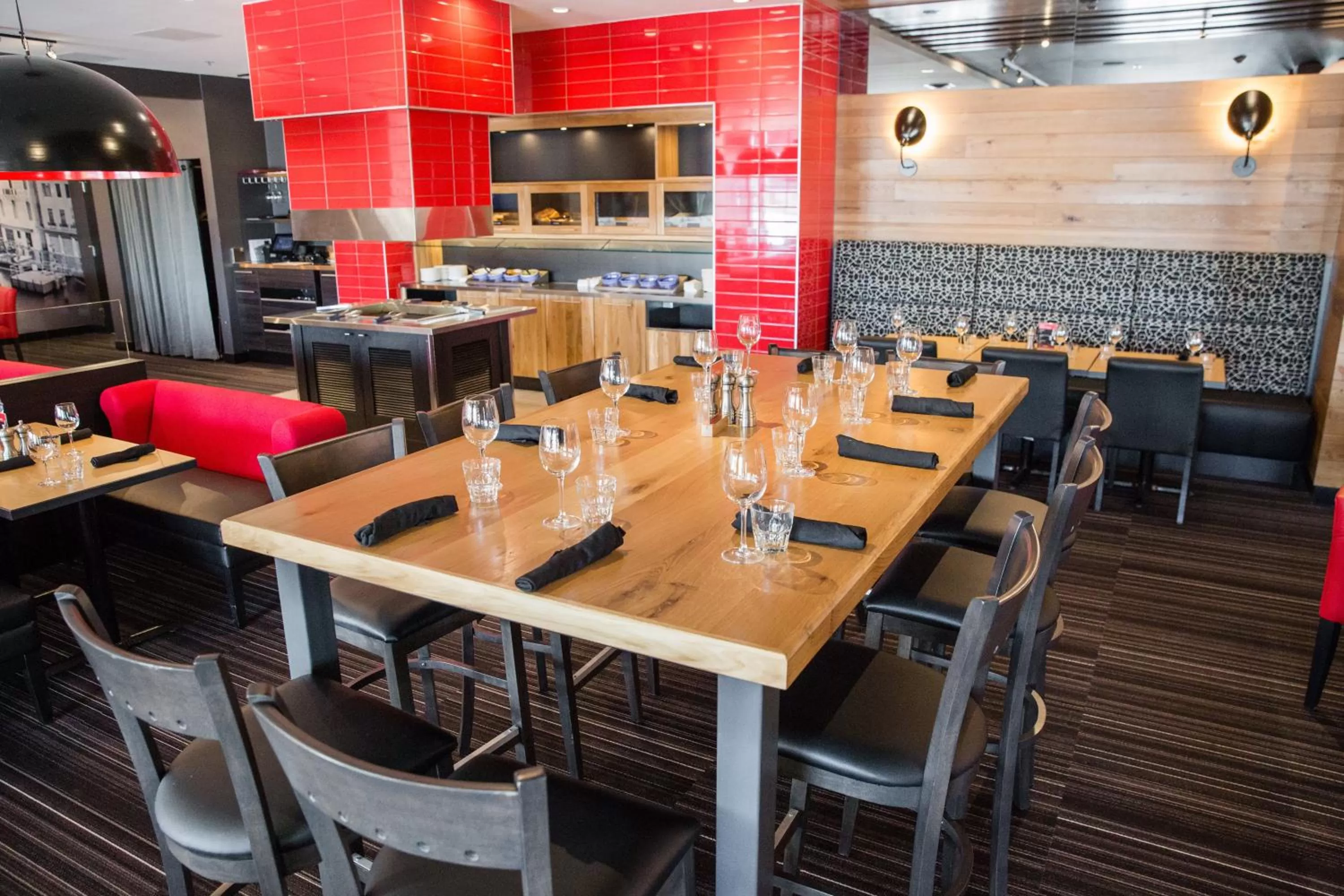 Restaurant/places to eat in Holiday Inn Hotel & Suites Calgary South - Conference Ctr by IHG