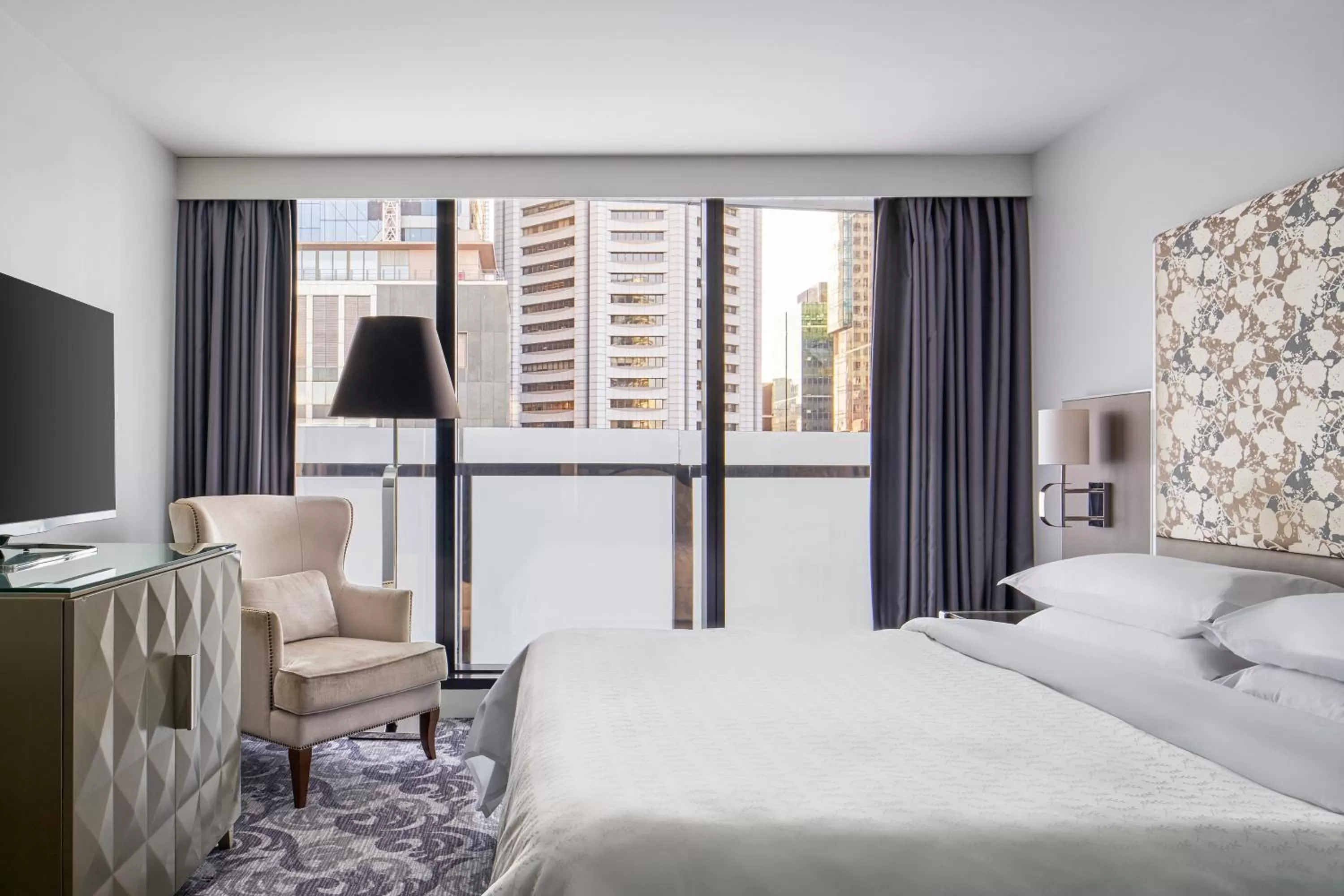 Photo of the whole room, Bed in Sheraton Melbourne Hotel