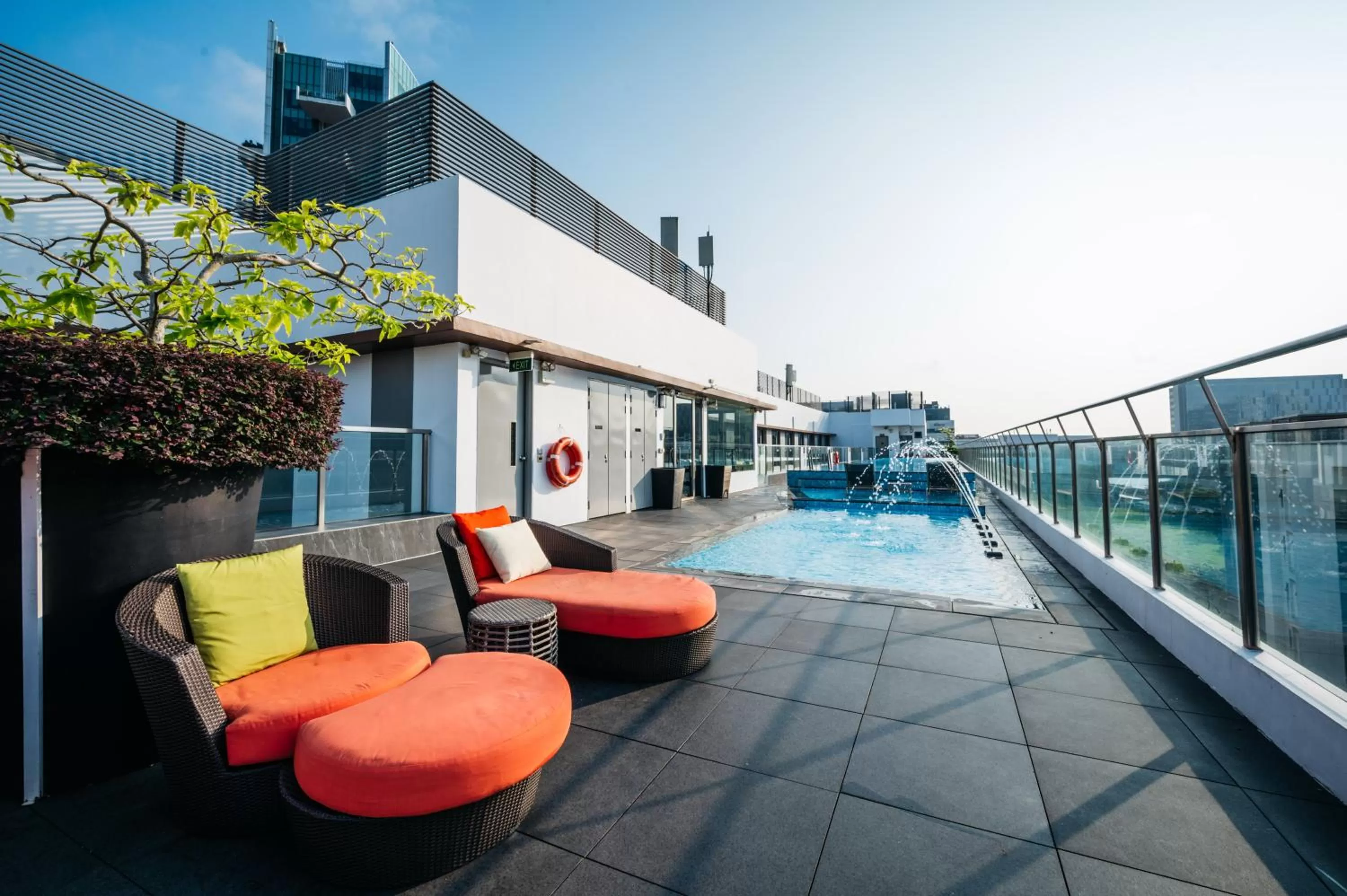 Swimming pool in Mercure Singapore Tyrwhitt