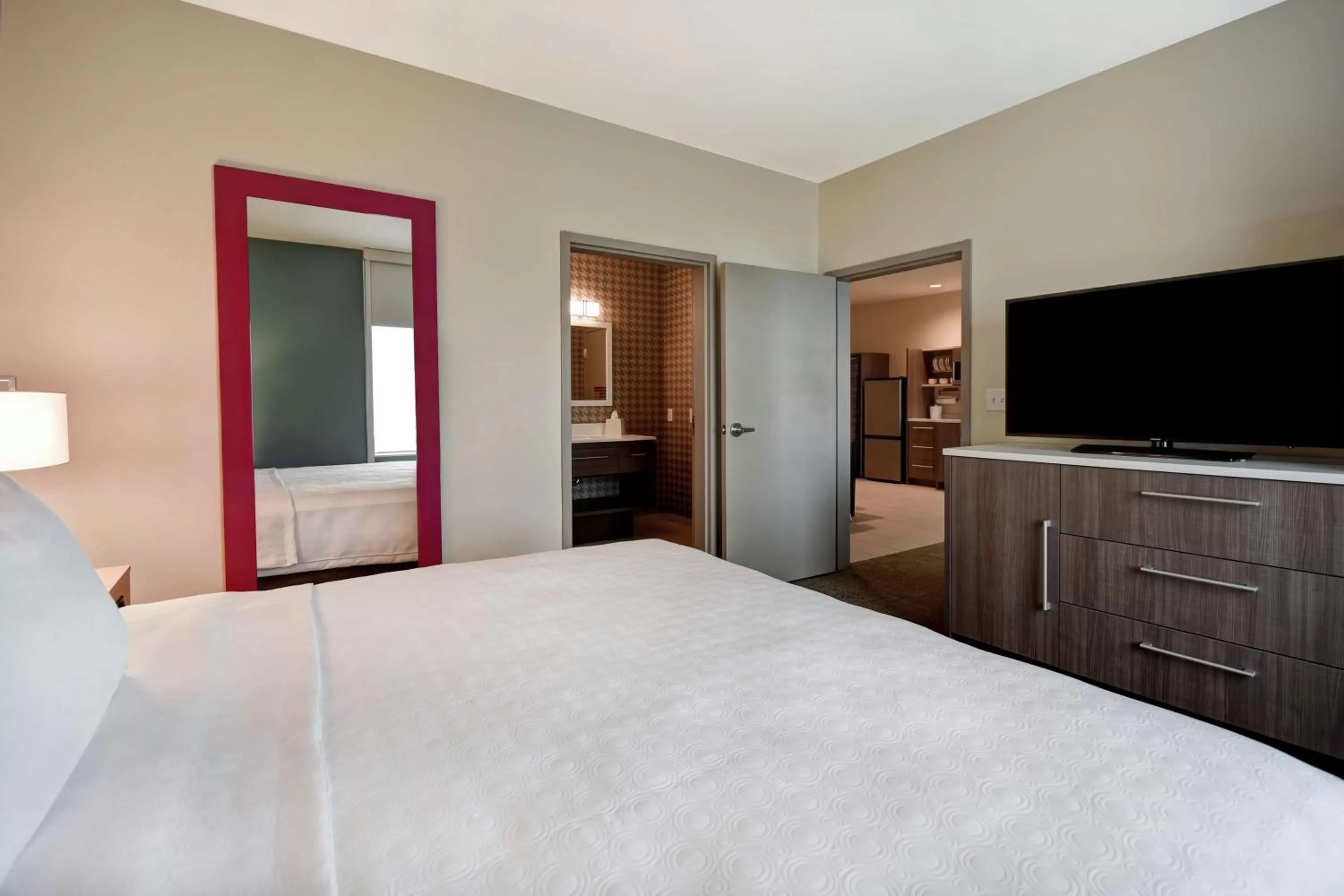 Bedroom, Bed in Home2 Suites by Hilton Harvey New Orleans Westbank