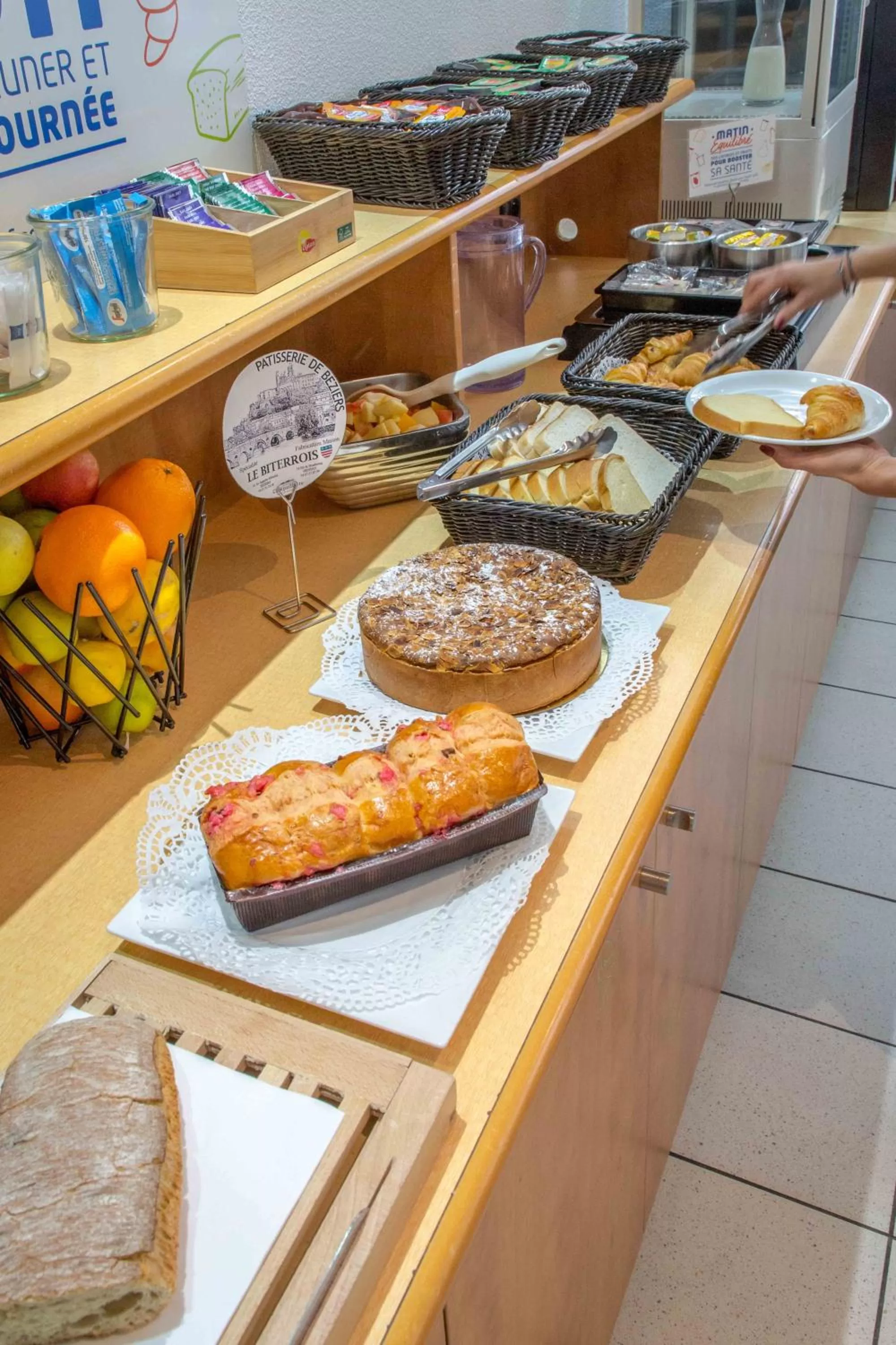 Buffet breakfast in ibis budget Béziers Centre Palais Congres