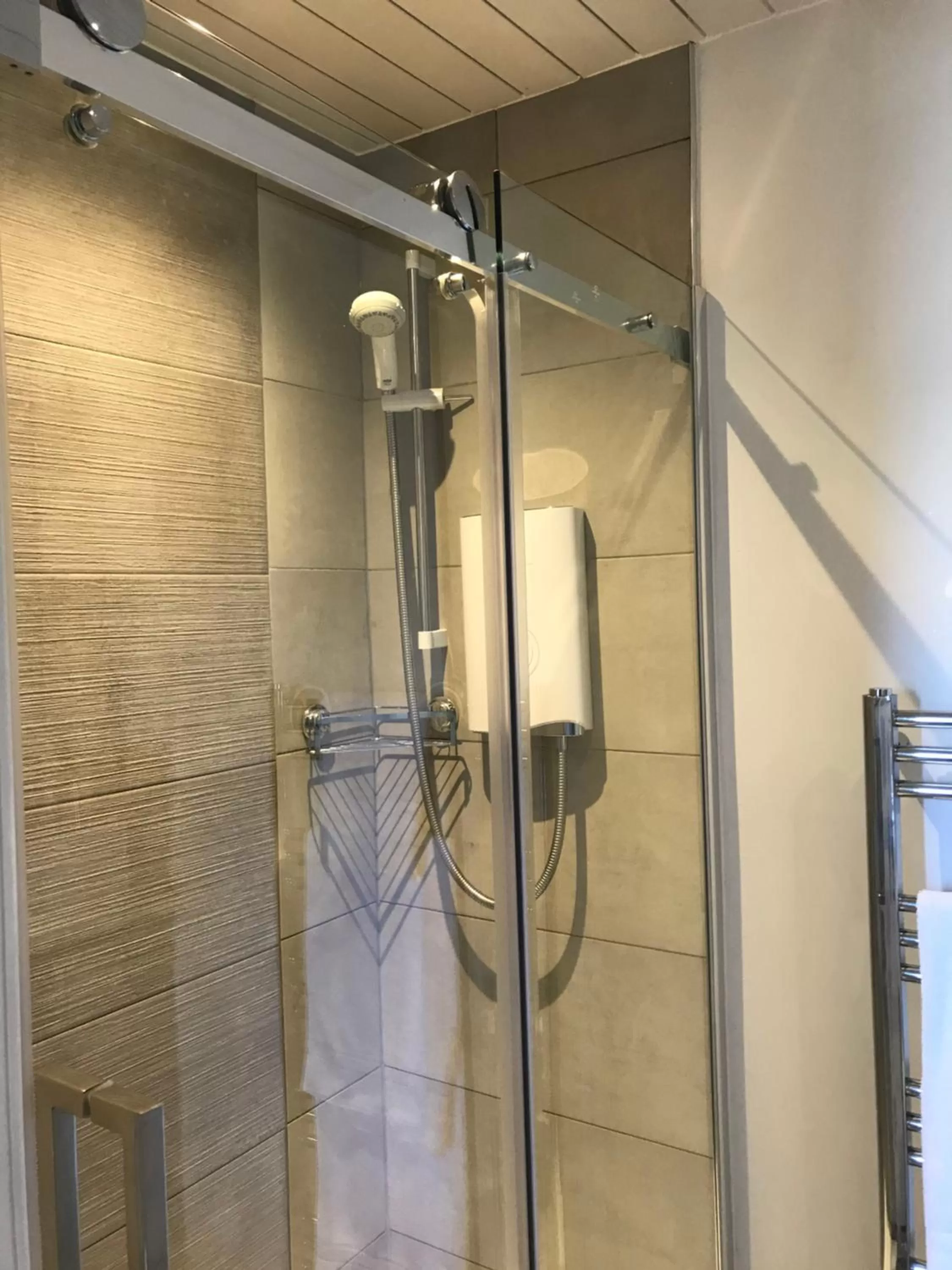 Shower in Ravenswood Guest House