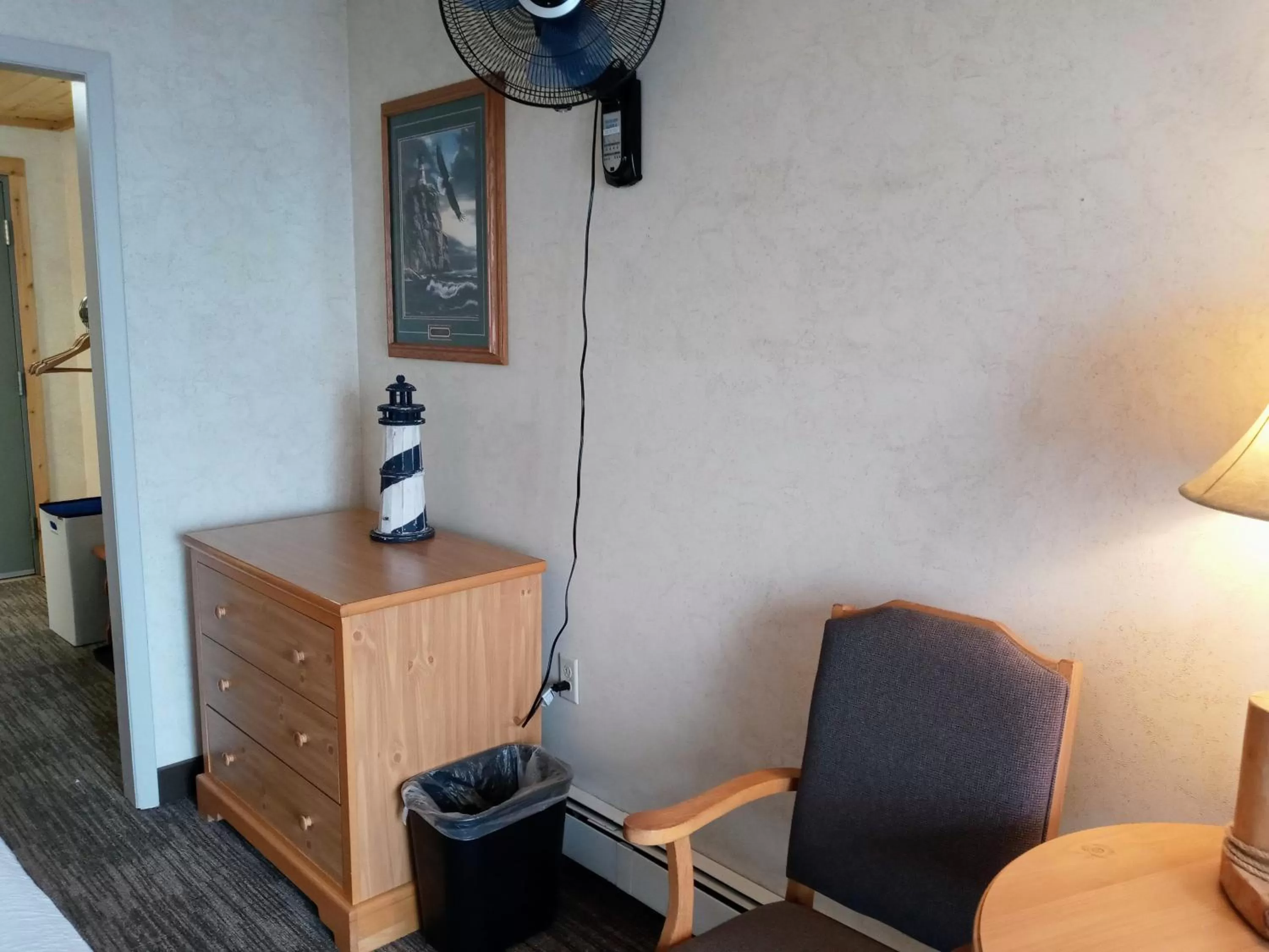 Seating area, TV/Entertainment Center in Cliff Dweller on Lake Superior